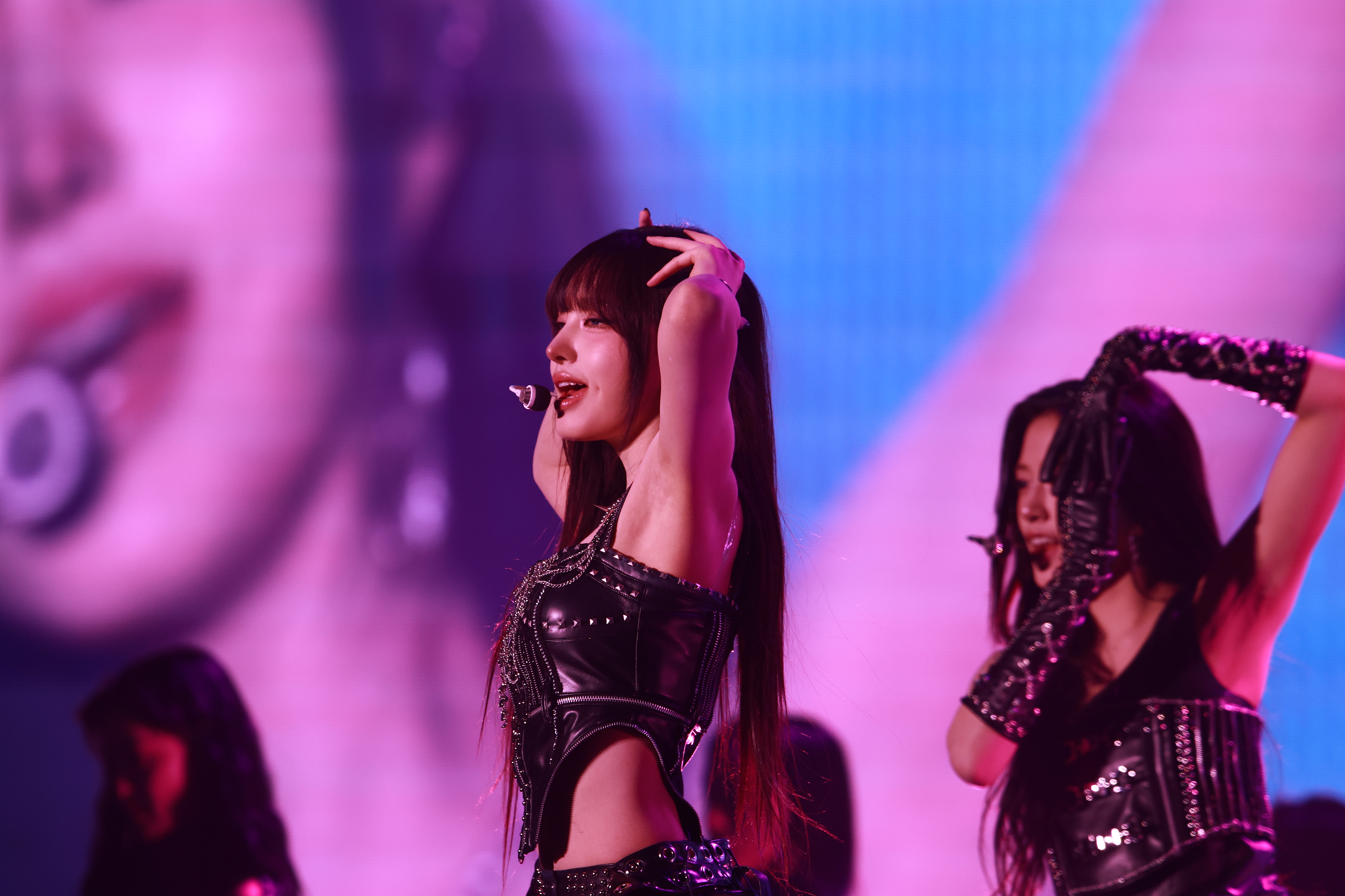 251102 Liz 1600+ pics