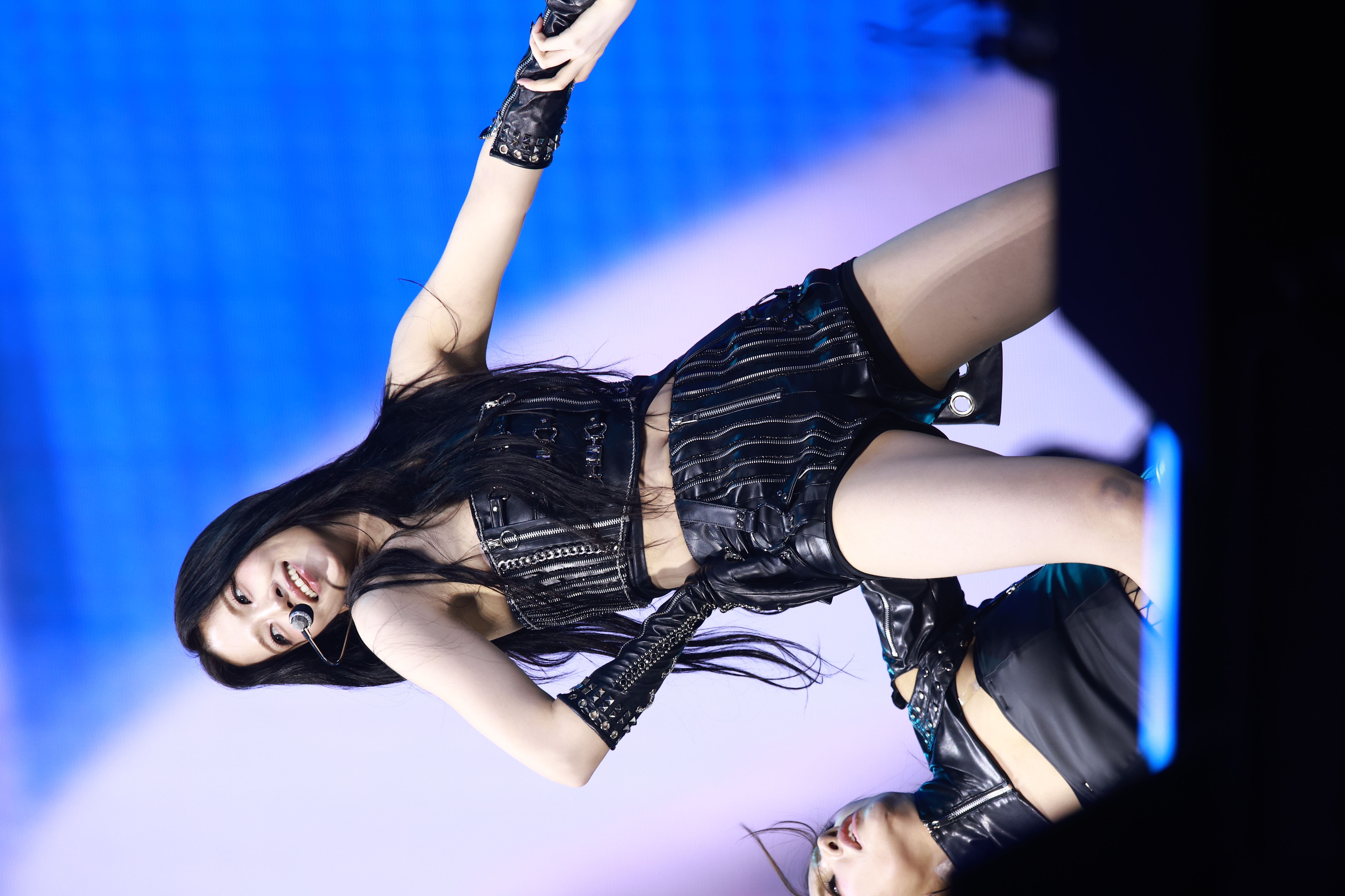 251102 Yujin 2343 pics