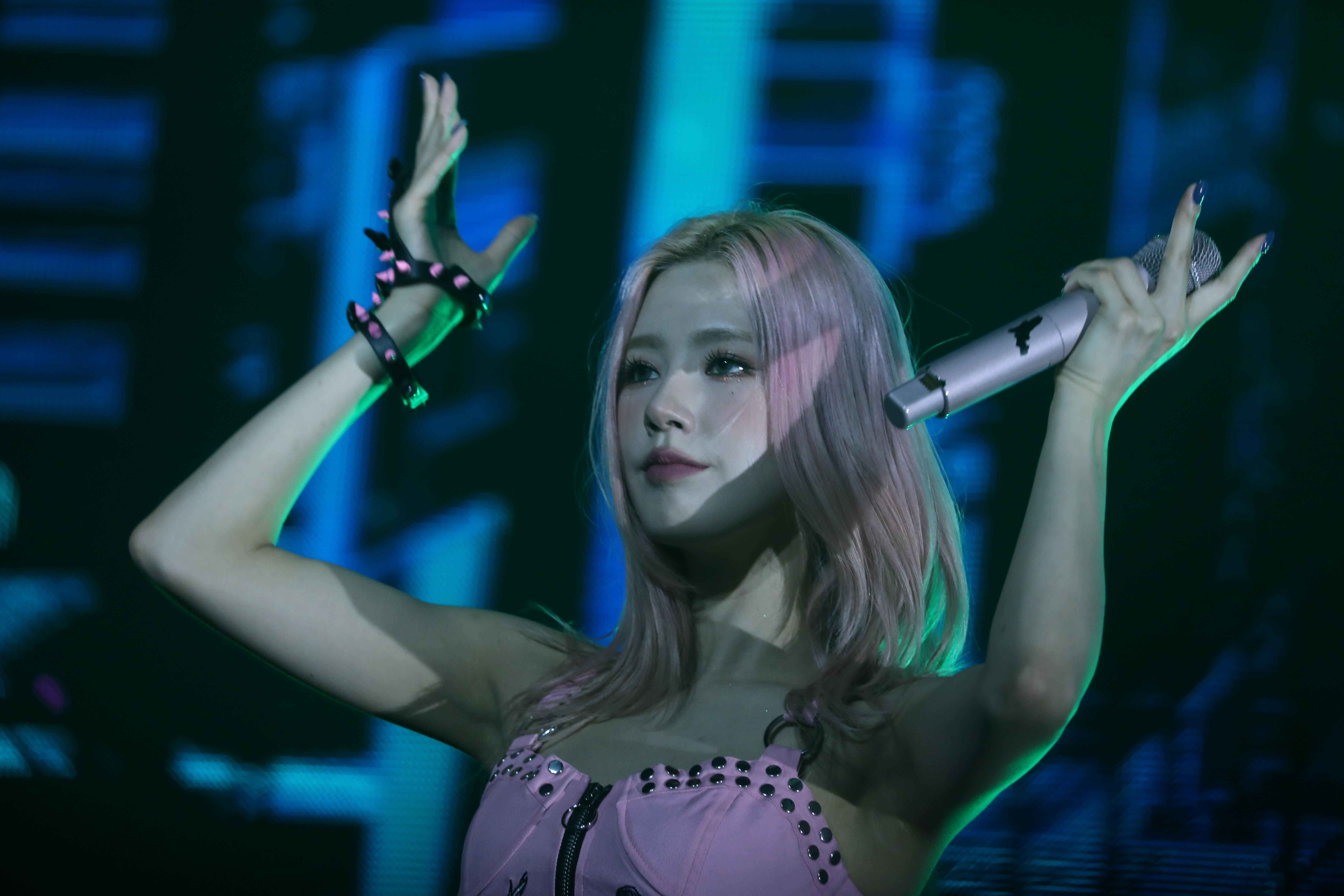 220917 Miyeon 353 pics