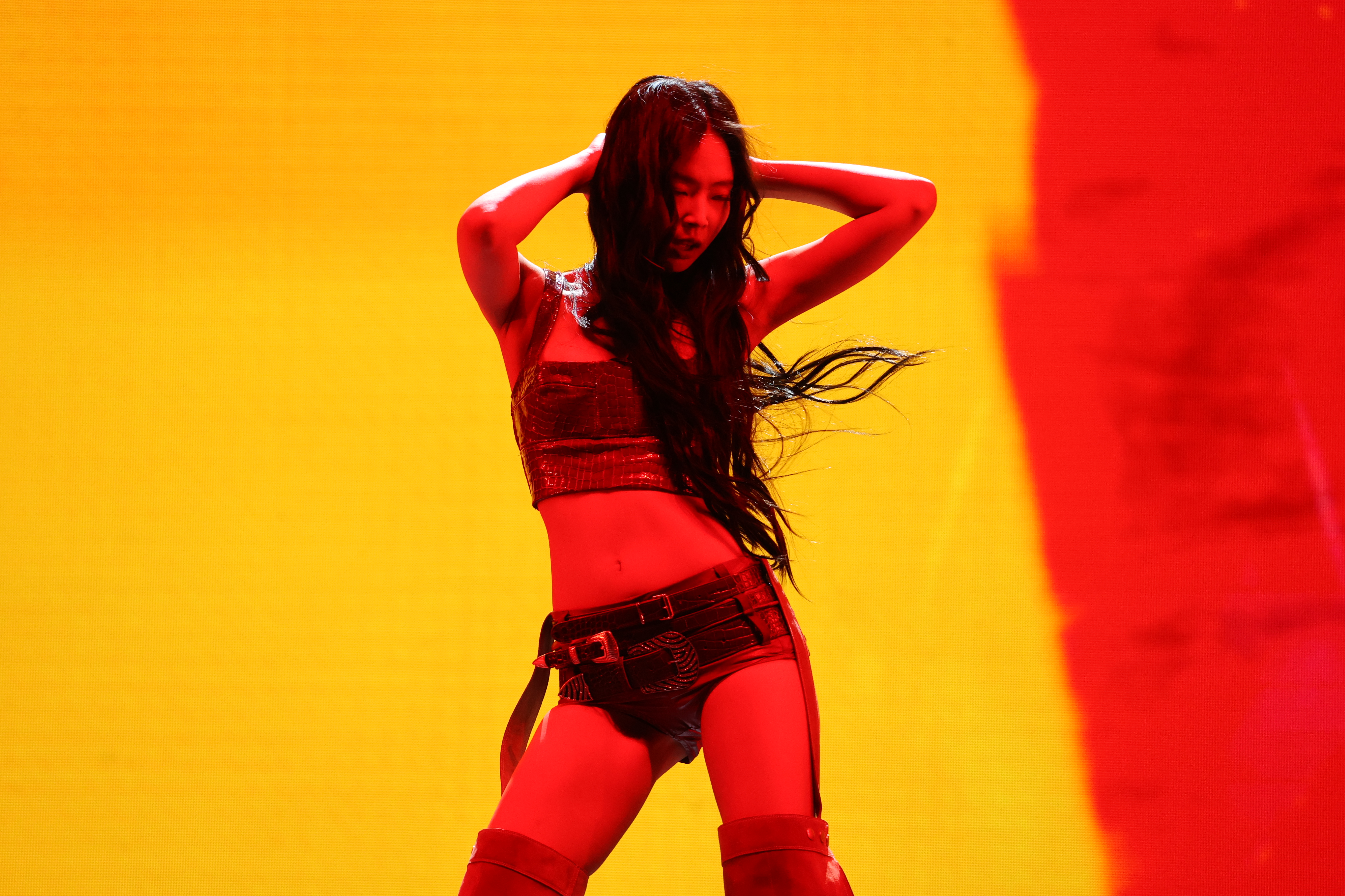  250413 Jennie 1099 pics