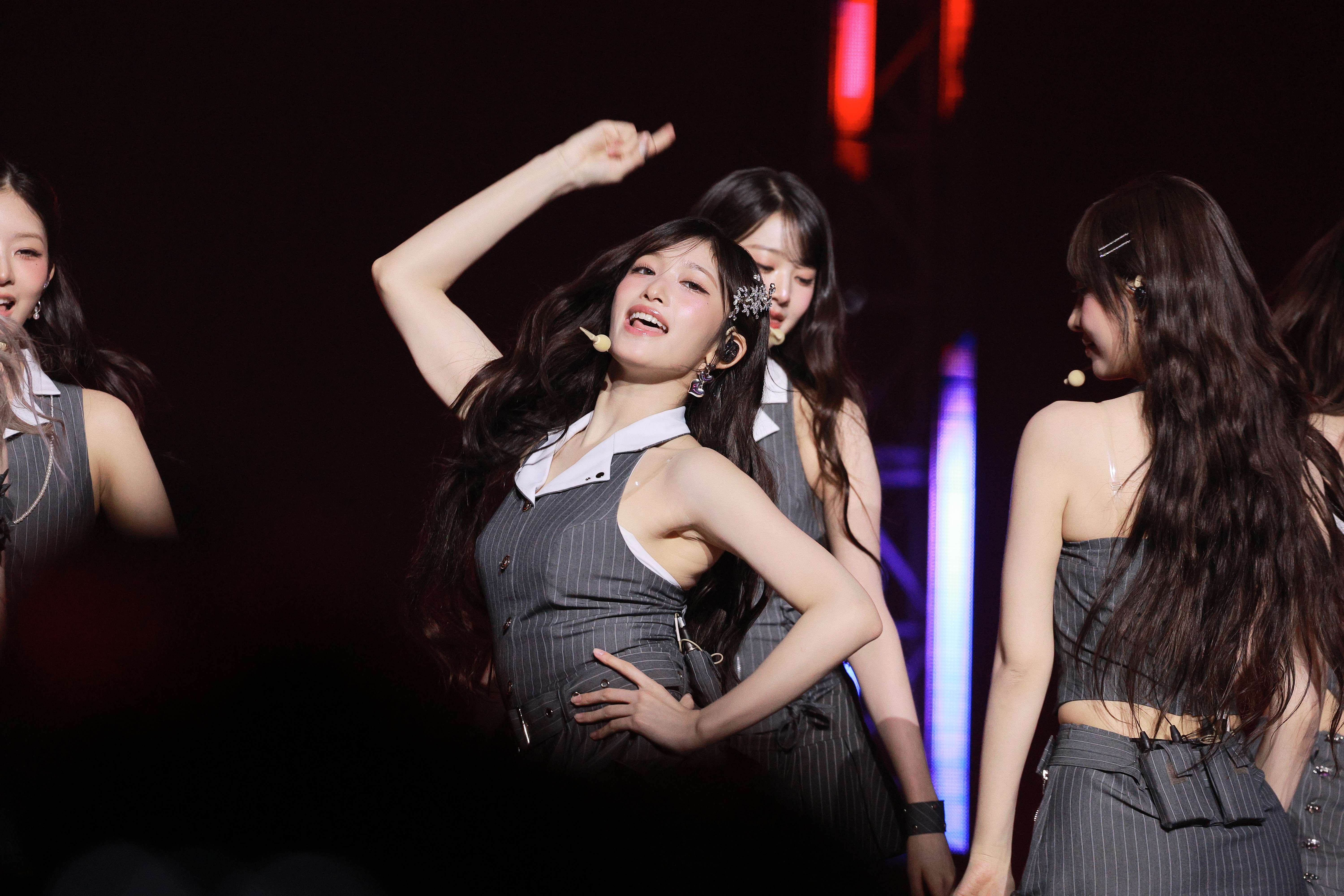 250821 Leeseo 949 pics