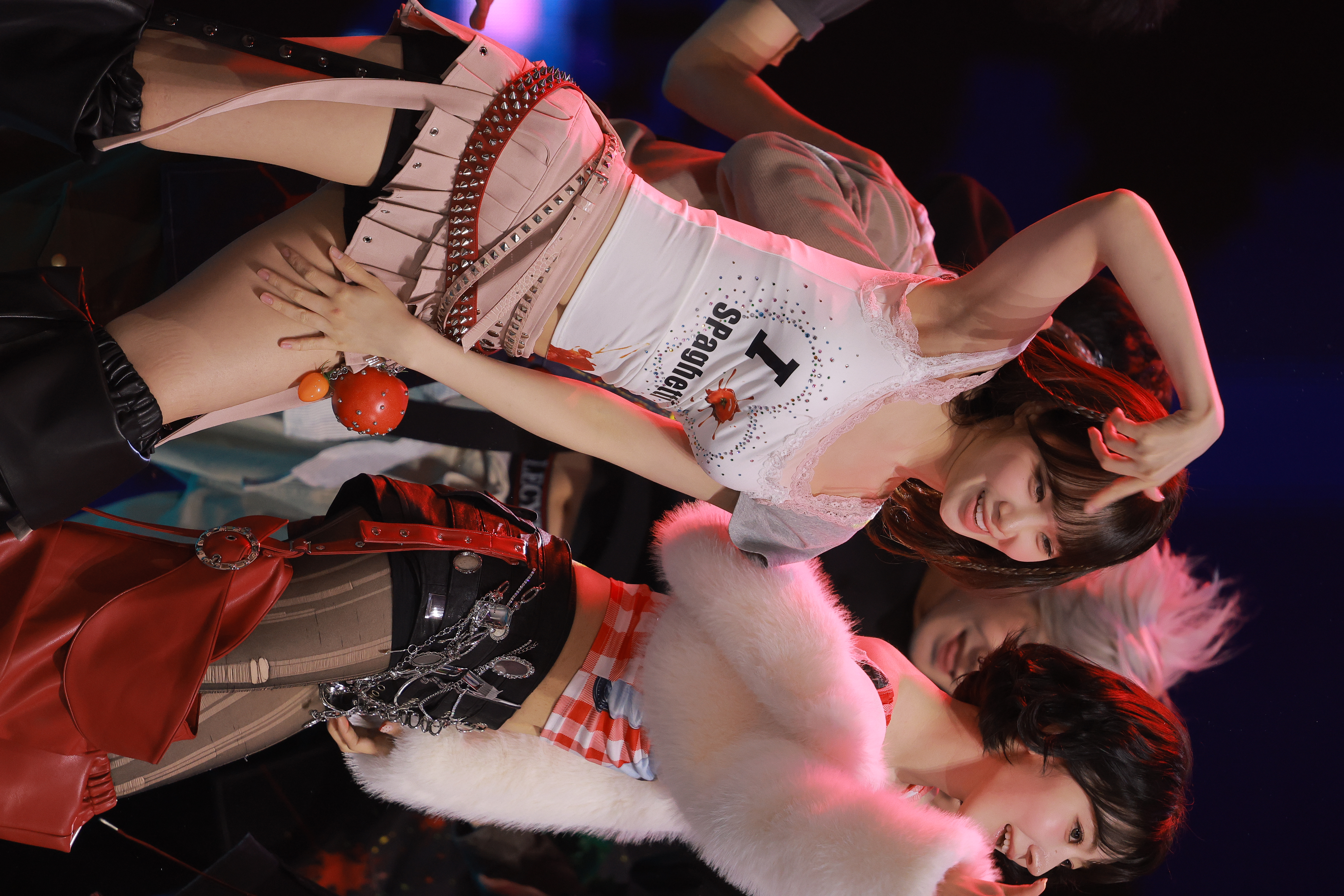 251219 Chaewon 2182 pics 