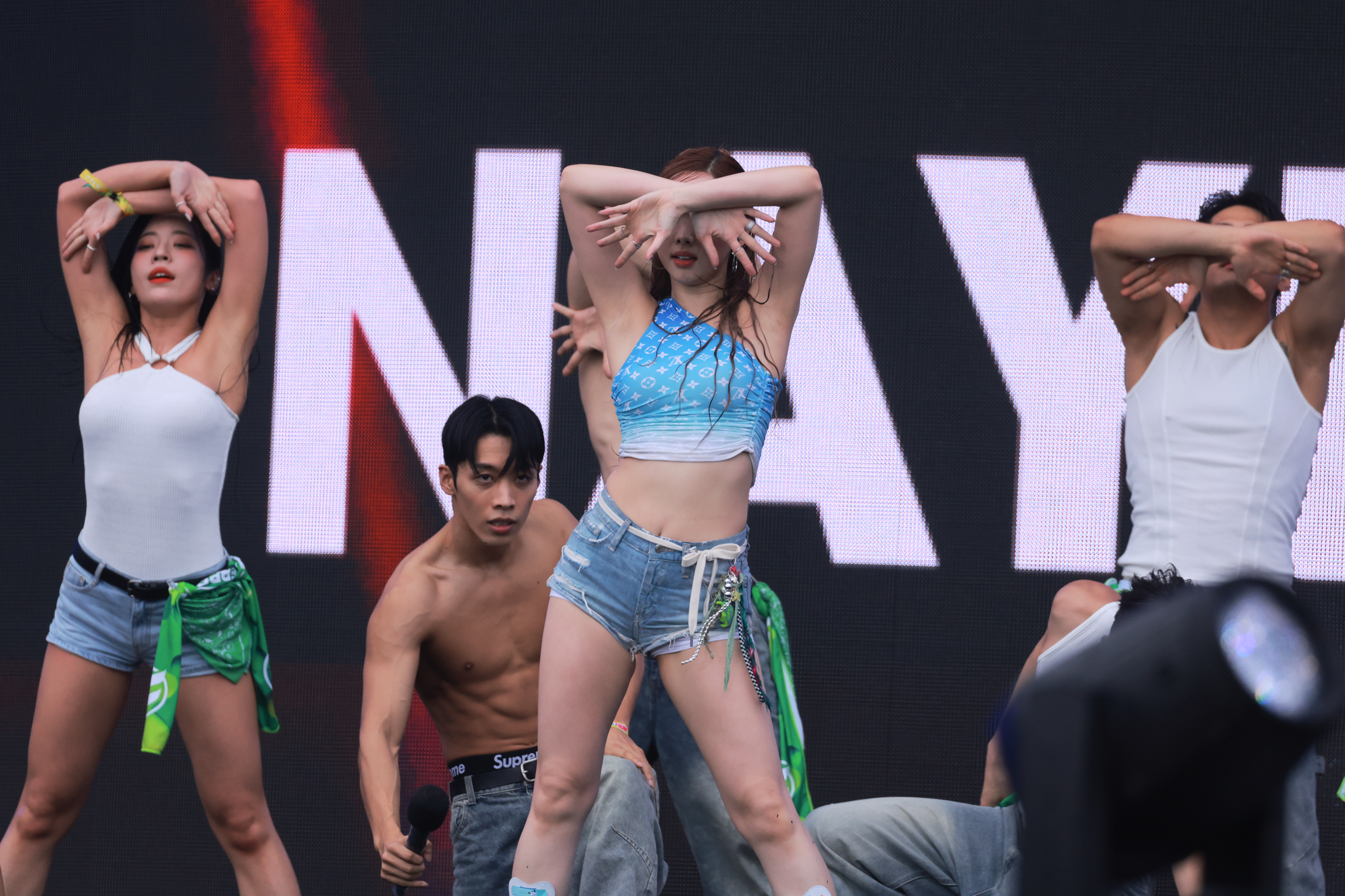 240707 Nayeon & Jullie 1587 pics