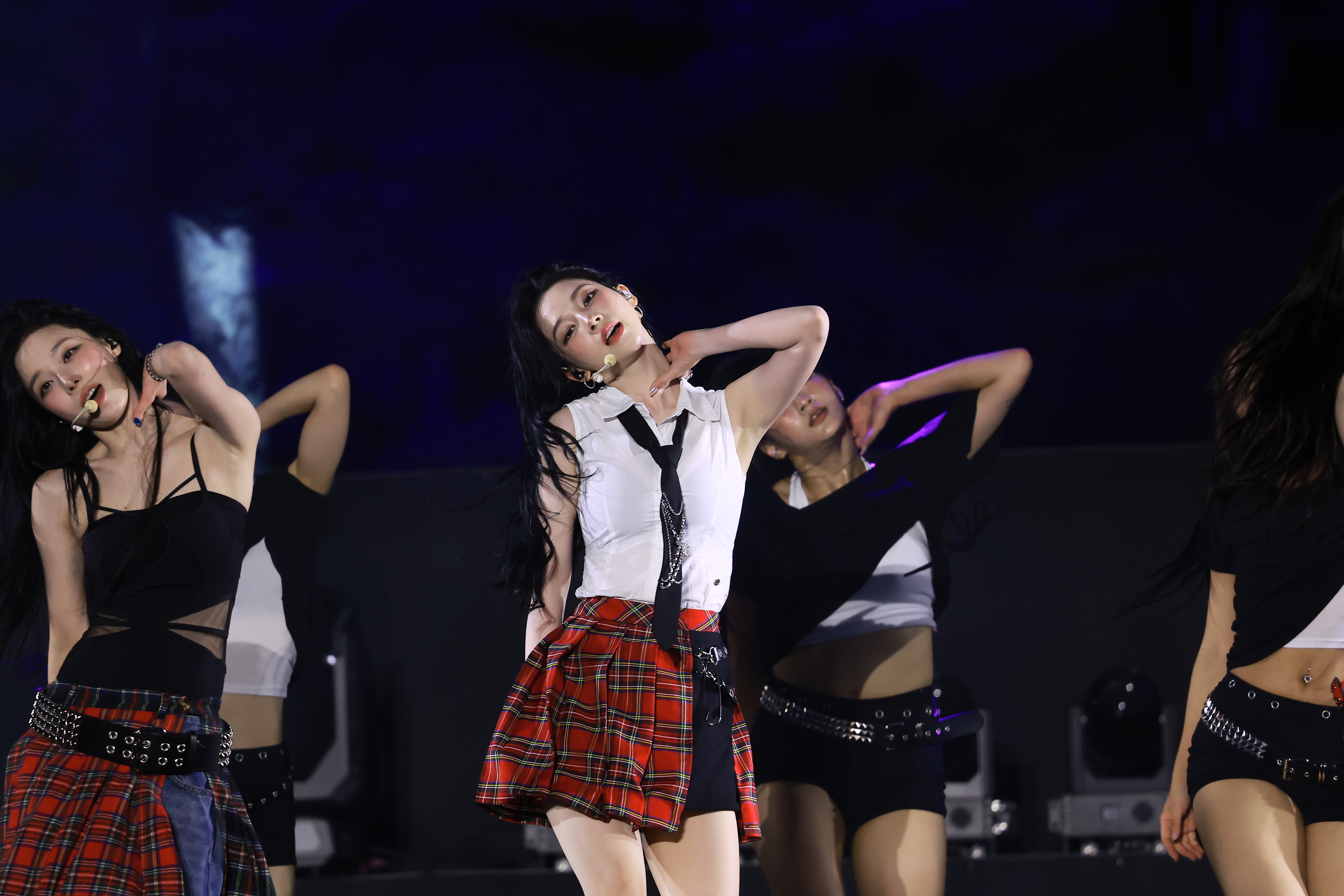 250921 Karina 933 pics