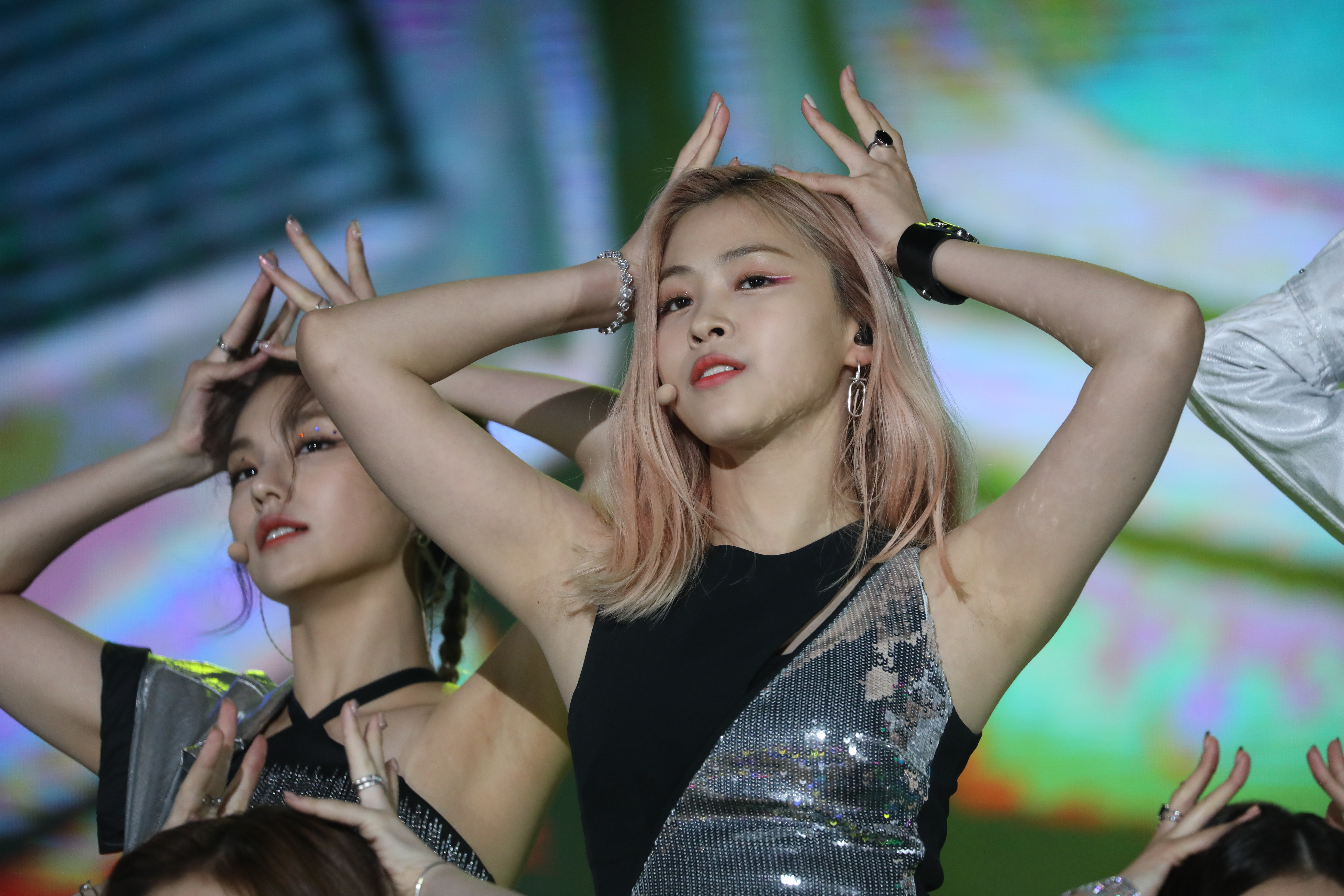 191019 Ryujin 298 pics