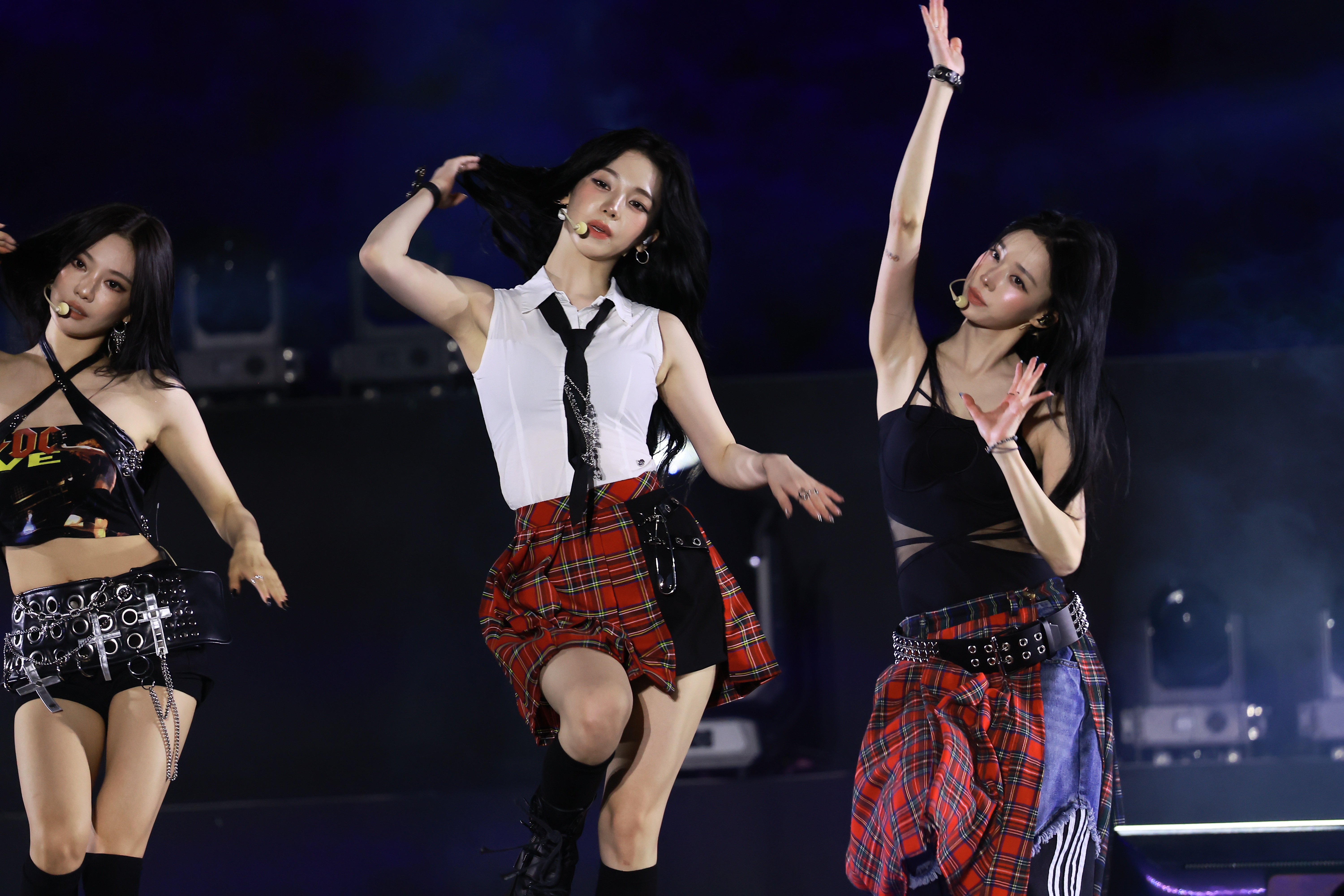 250921 Karina 933 pics