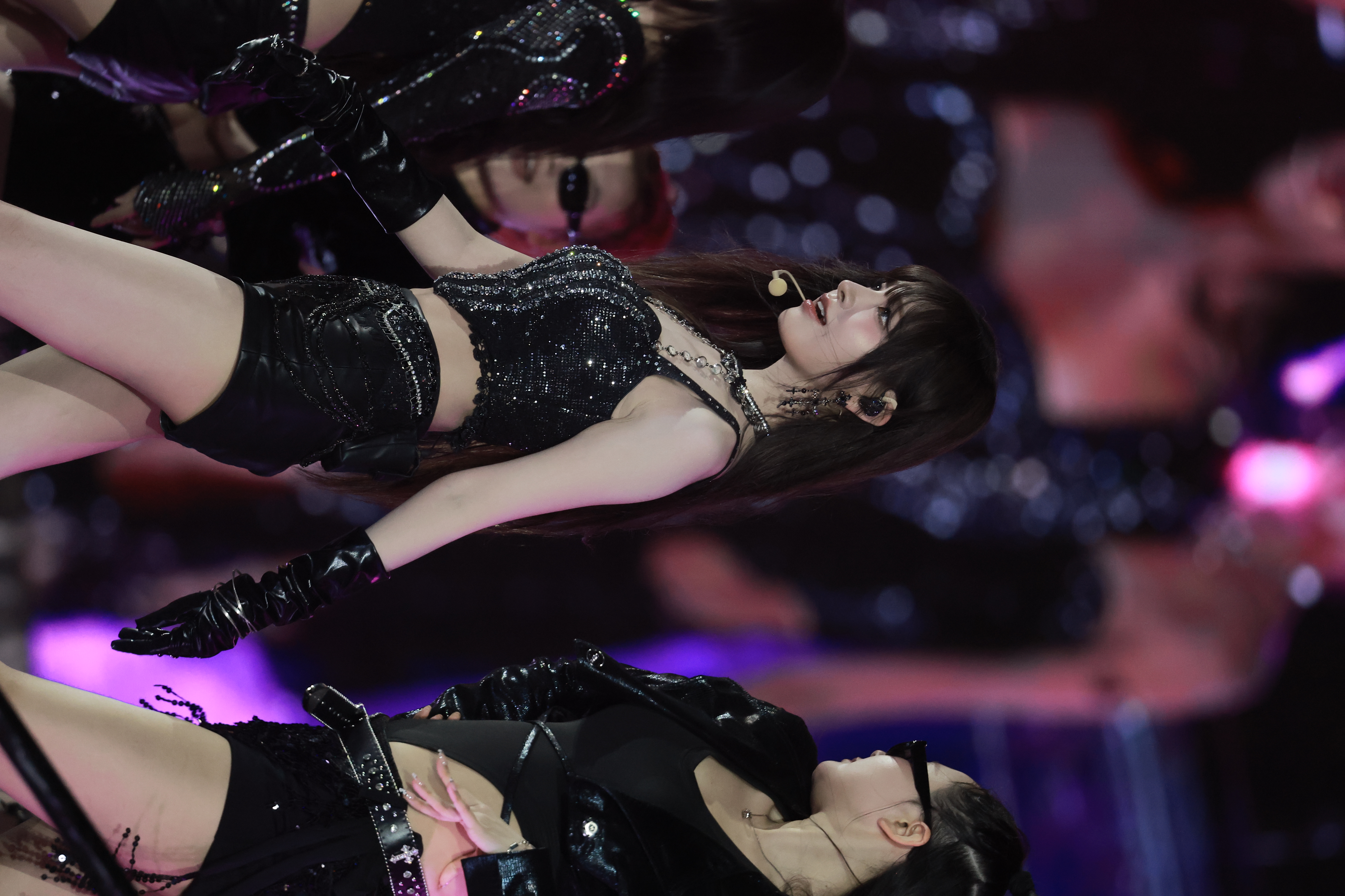 250921 Liz 1044 pics