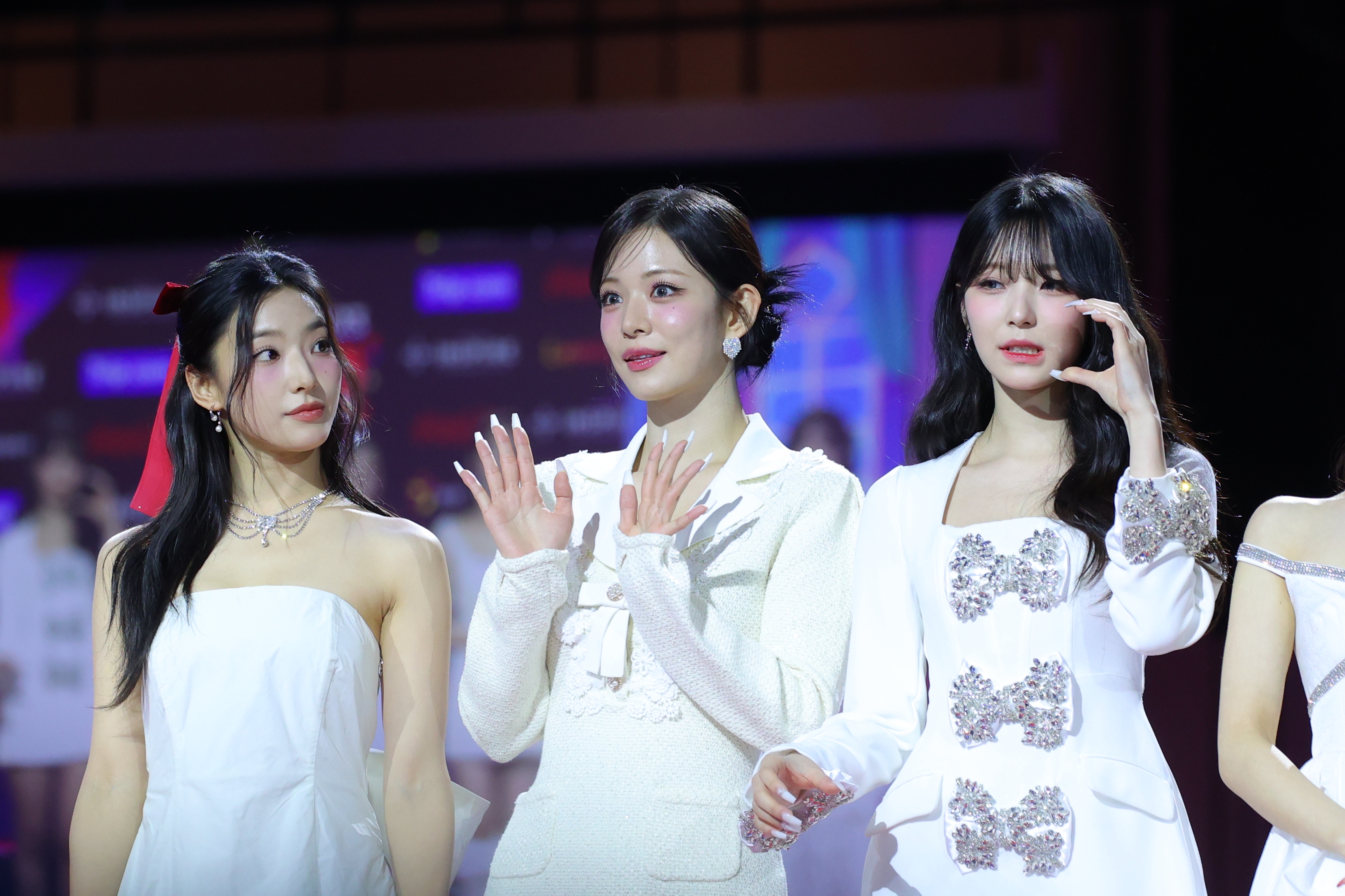 Chaeyoung 231225 100 pics