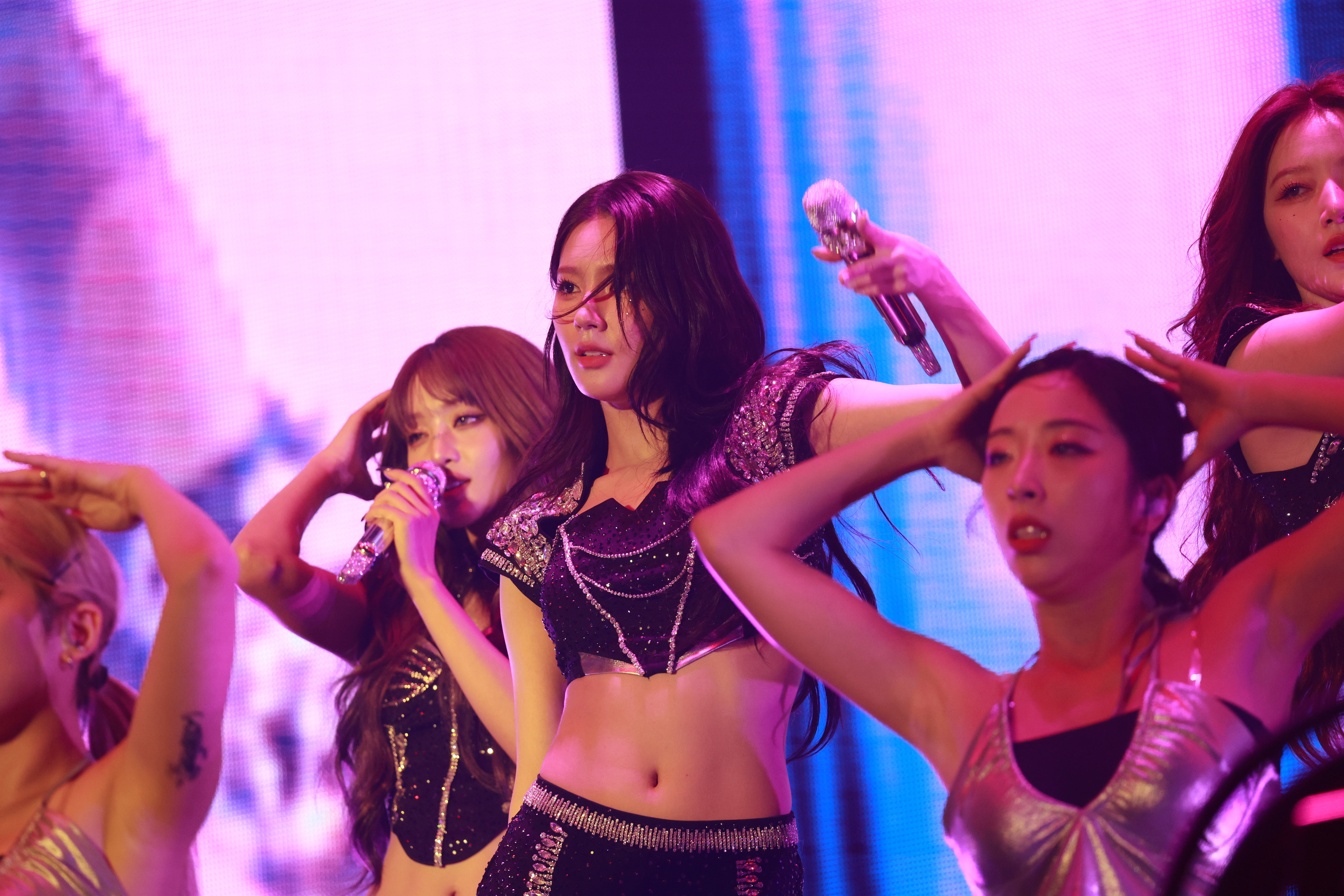 240803 Miyeon 1365 pics