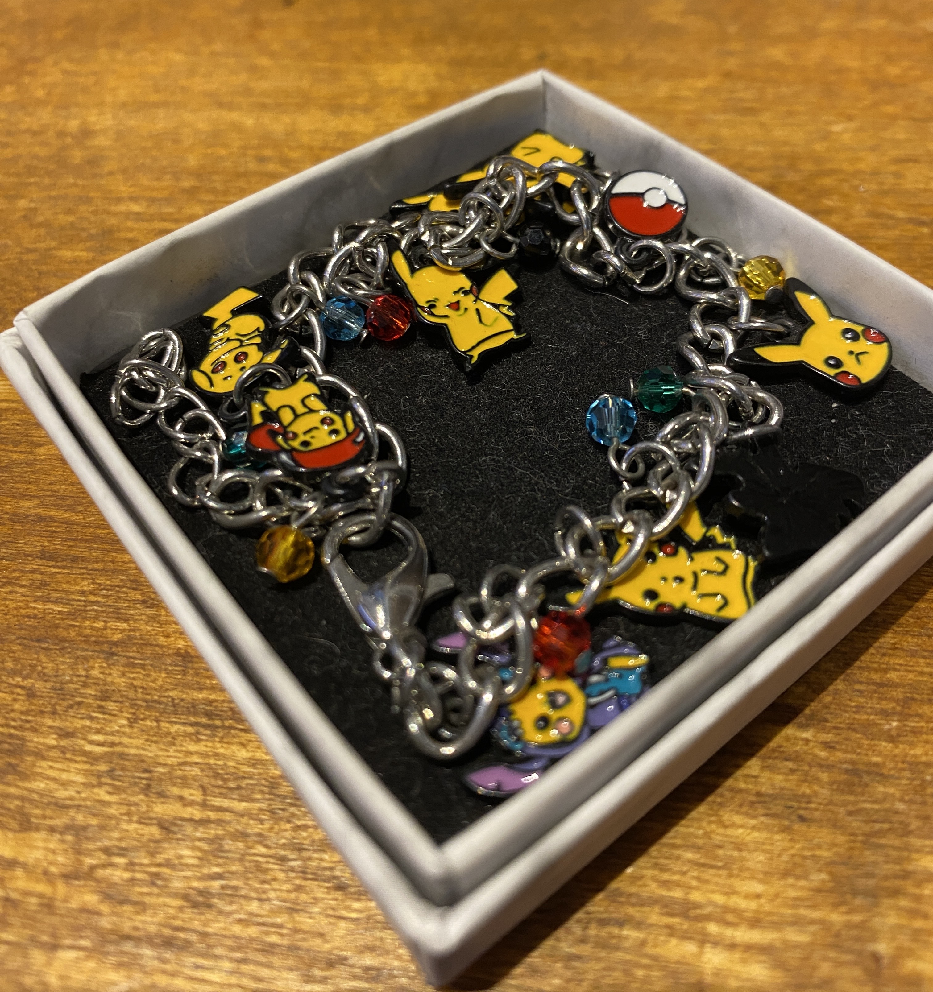 Pokémon Joyería: Pulsera con Dijes de Pikachu