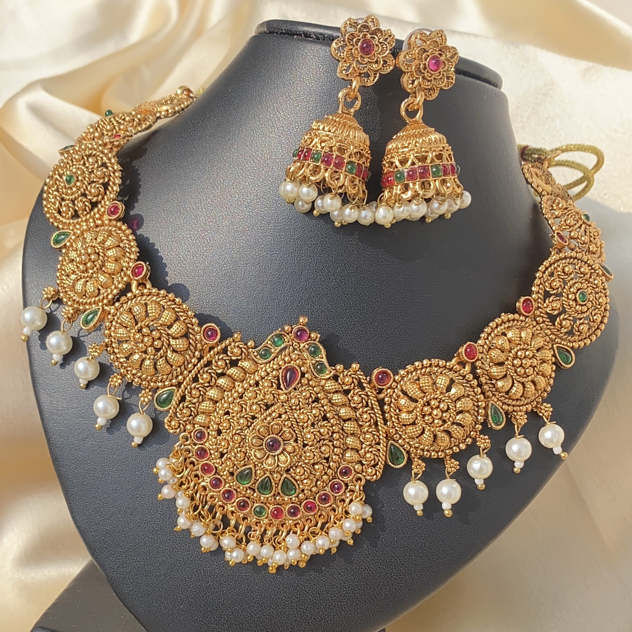 Necklace set with earrings 