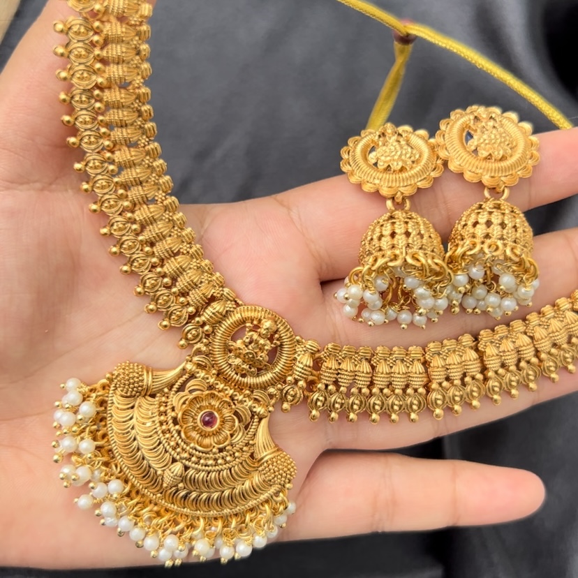 Pearl brass necklace 