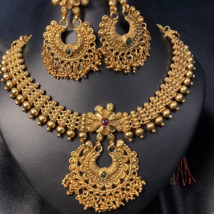 Necklace set with earrings