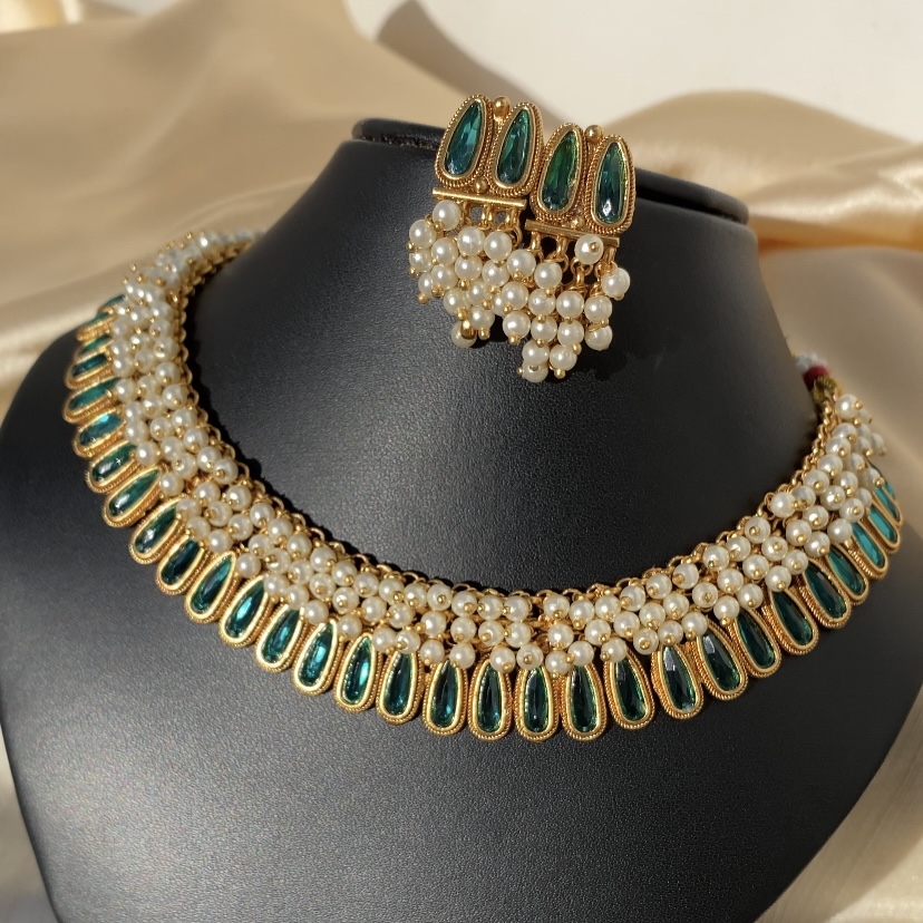 Green stone and Pearl necklace set