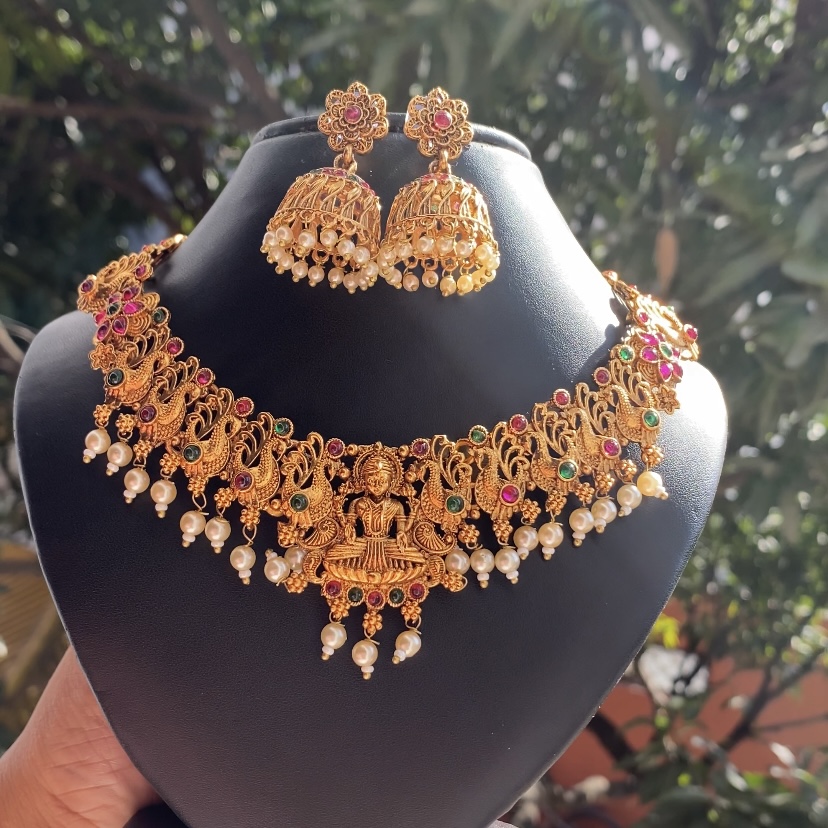 Stone necklace with earrings 