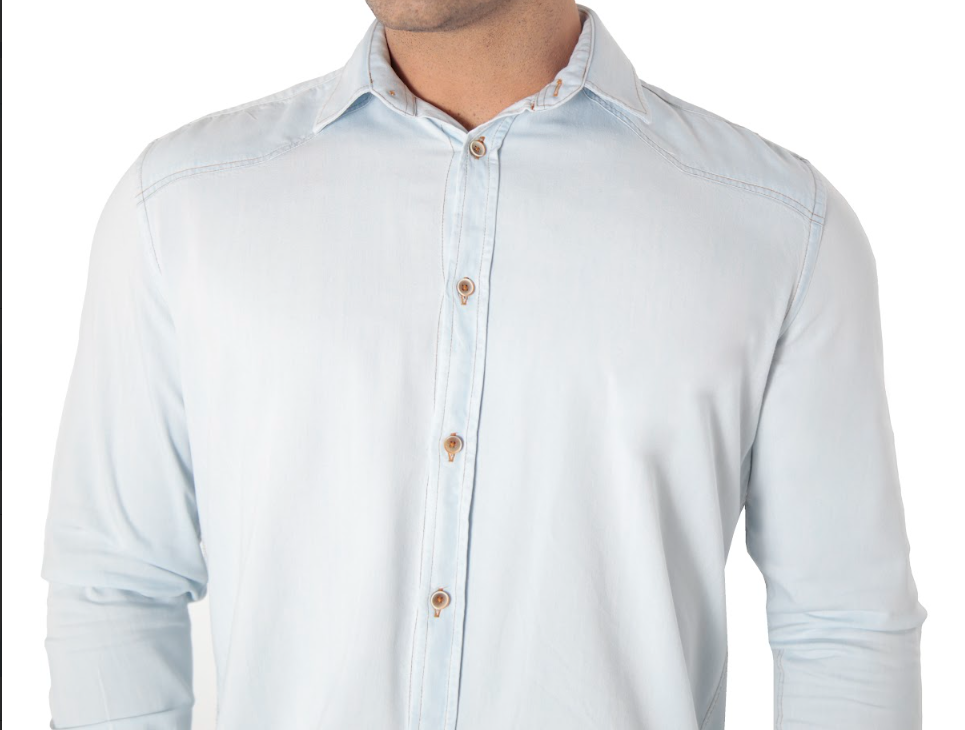 Camisa jeans manga longa slim fit delavê