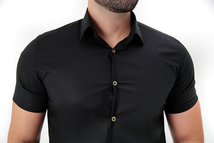 Camisa manga curta slim fit básica