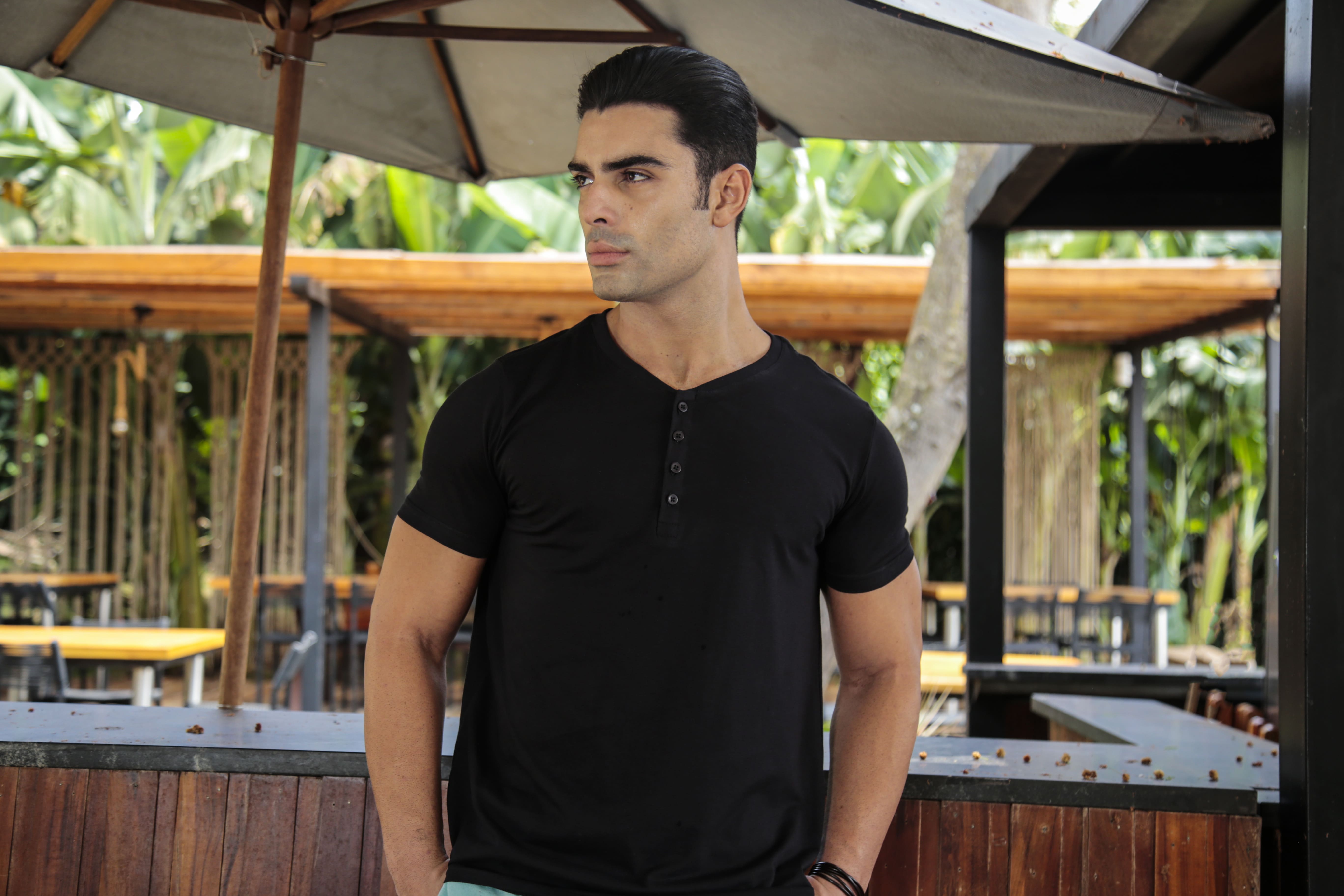 Camiseta henley egípcio gola padre