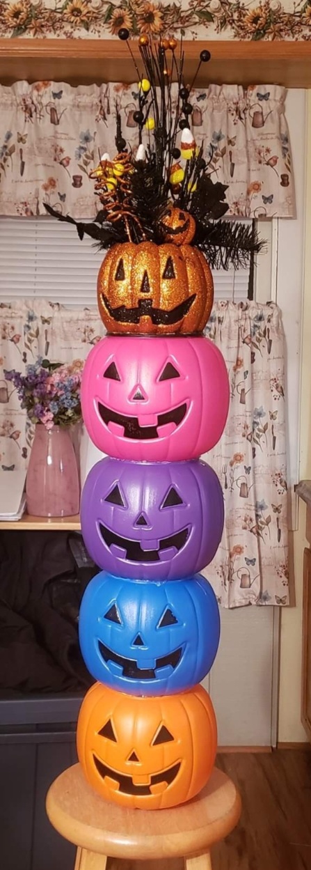 Halloween Pumpkin Stack Decoration