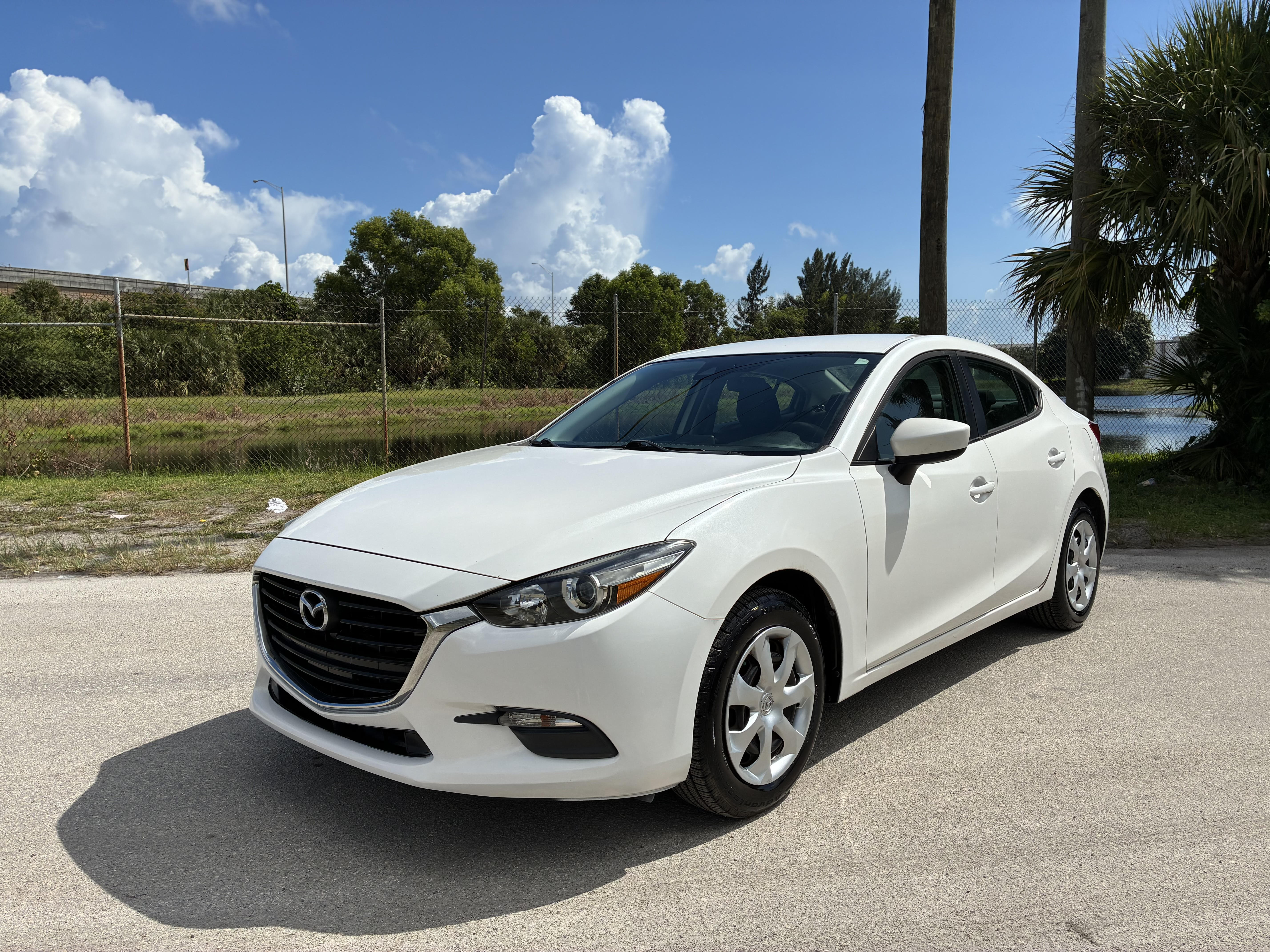 2018 MAZDA 3 WHITE