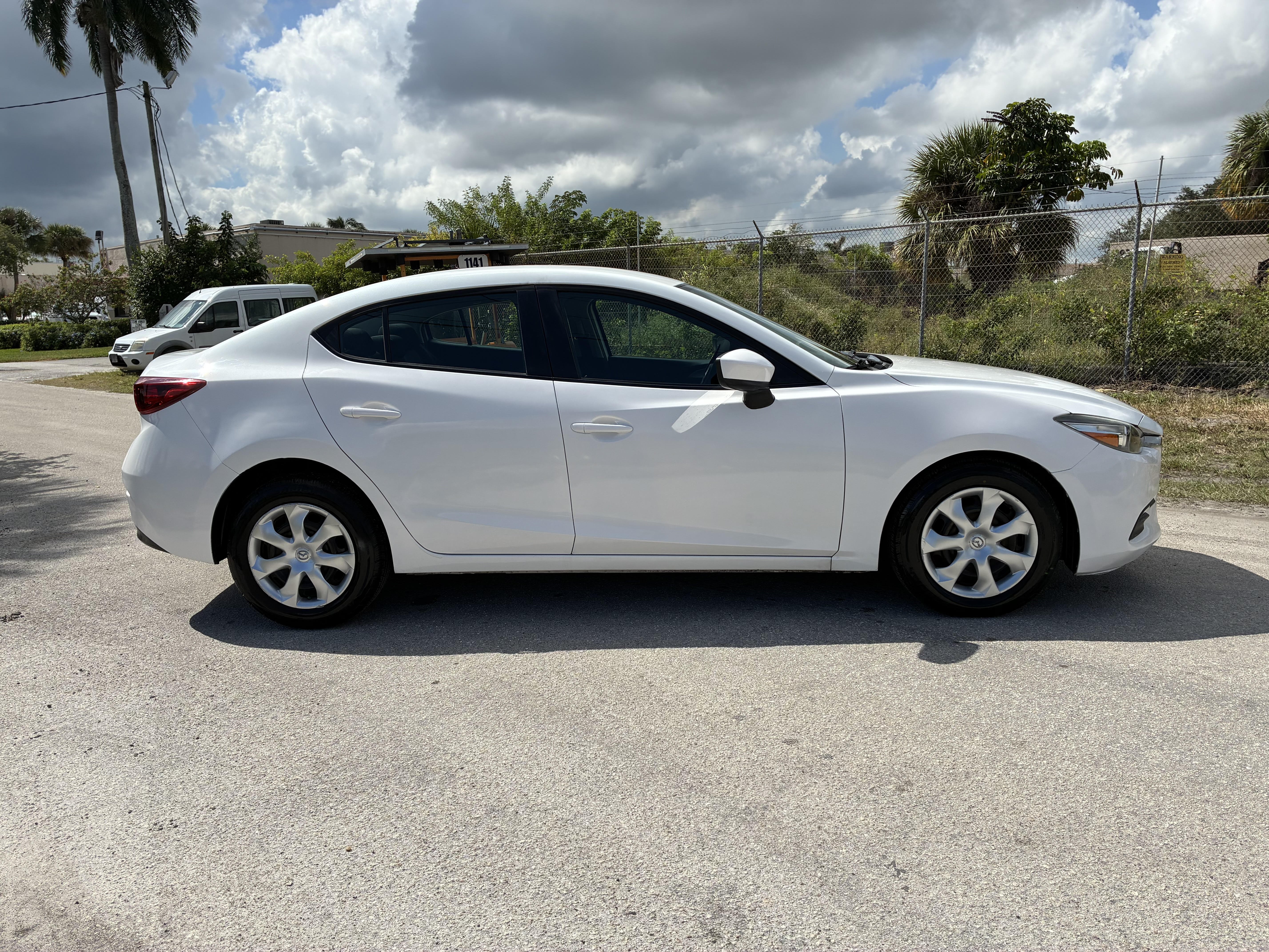 2018 MAZDA 3 WHITE
