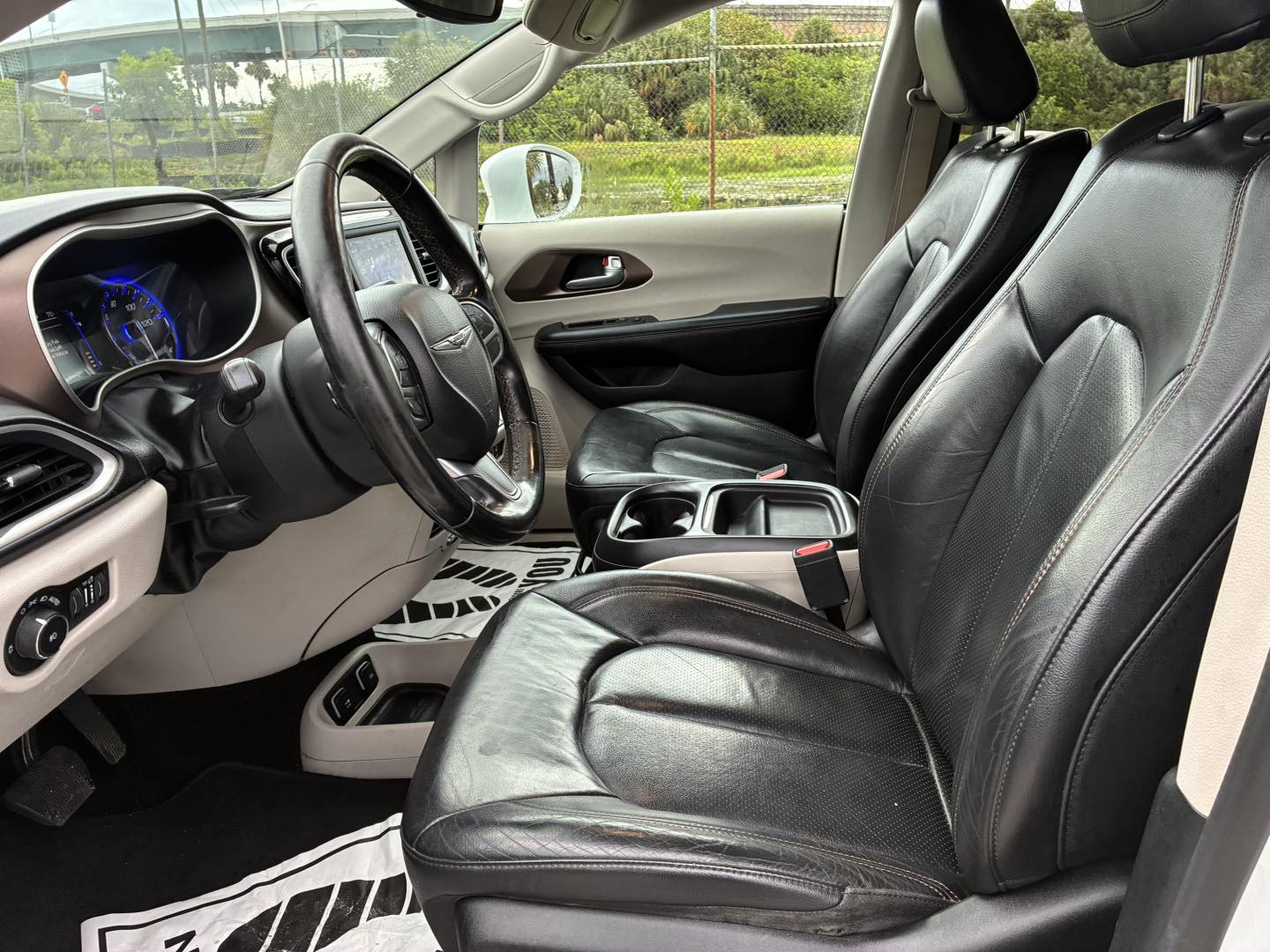 2018 Chrysler Pacifica White