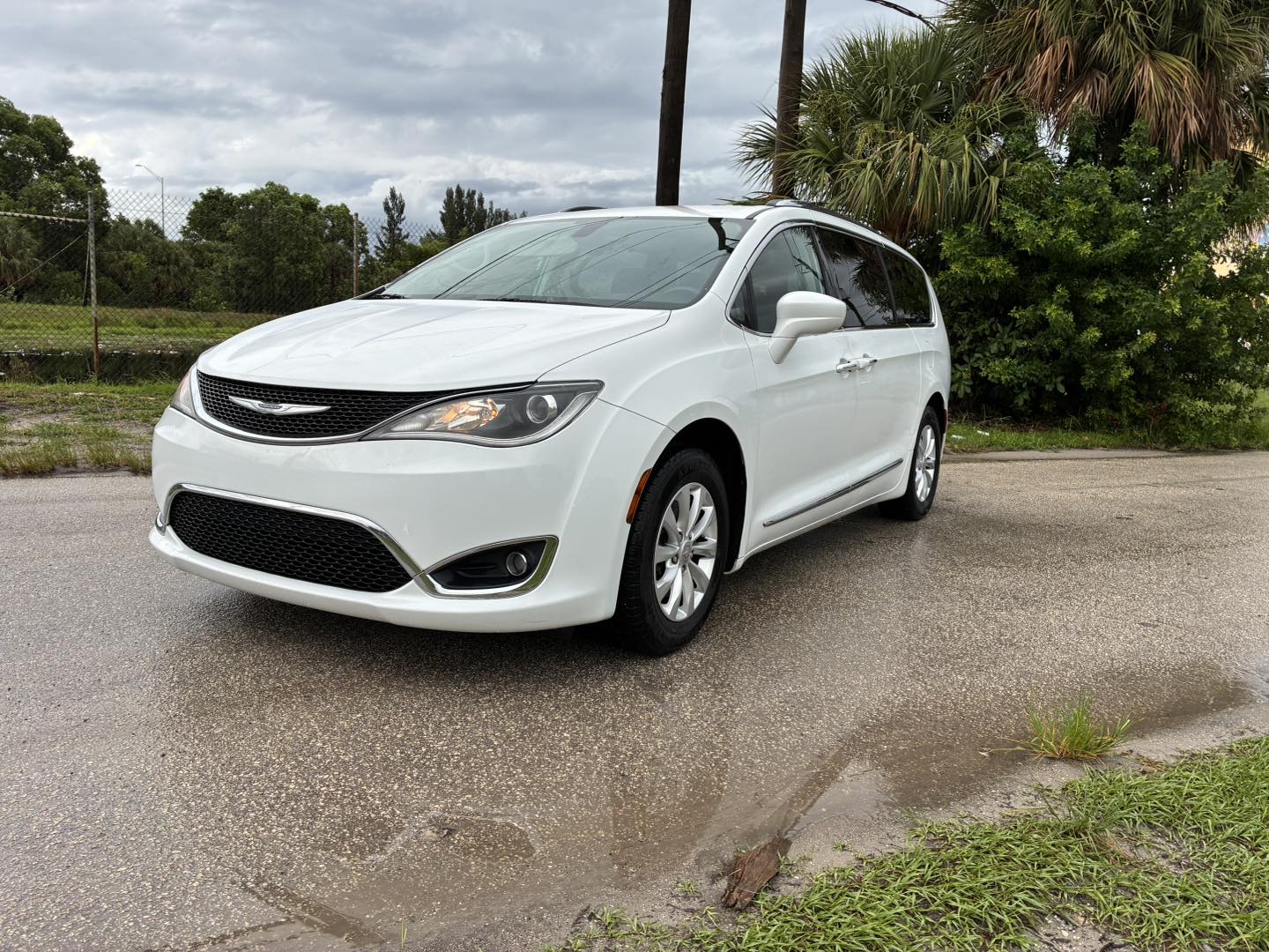 2018 Chrysler Pacifica White