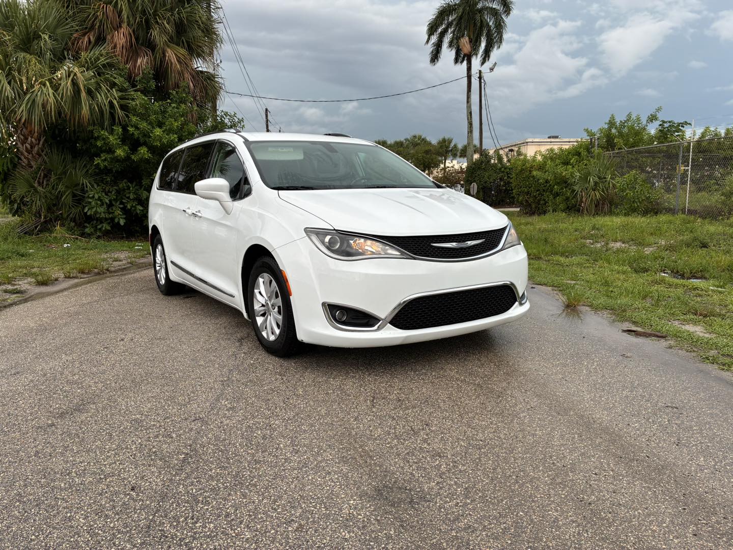 2018 Chrysler Pacifica White