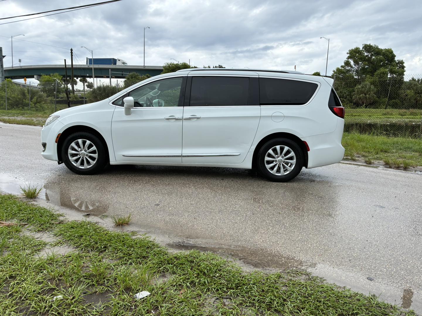 2018 Chrysler Pacifica White