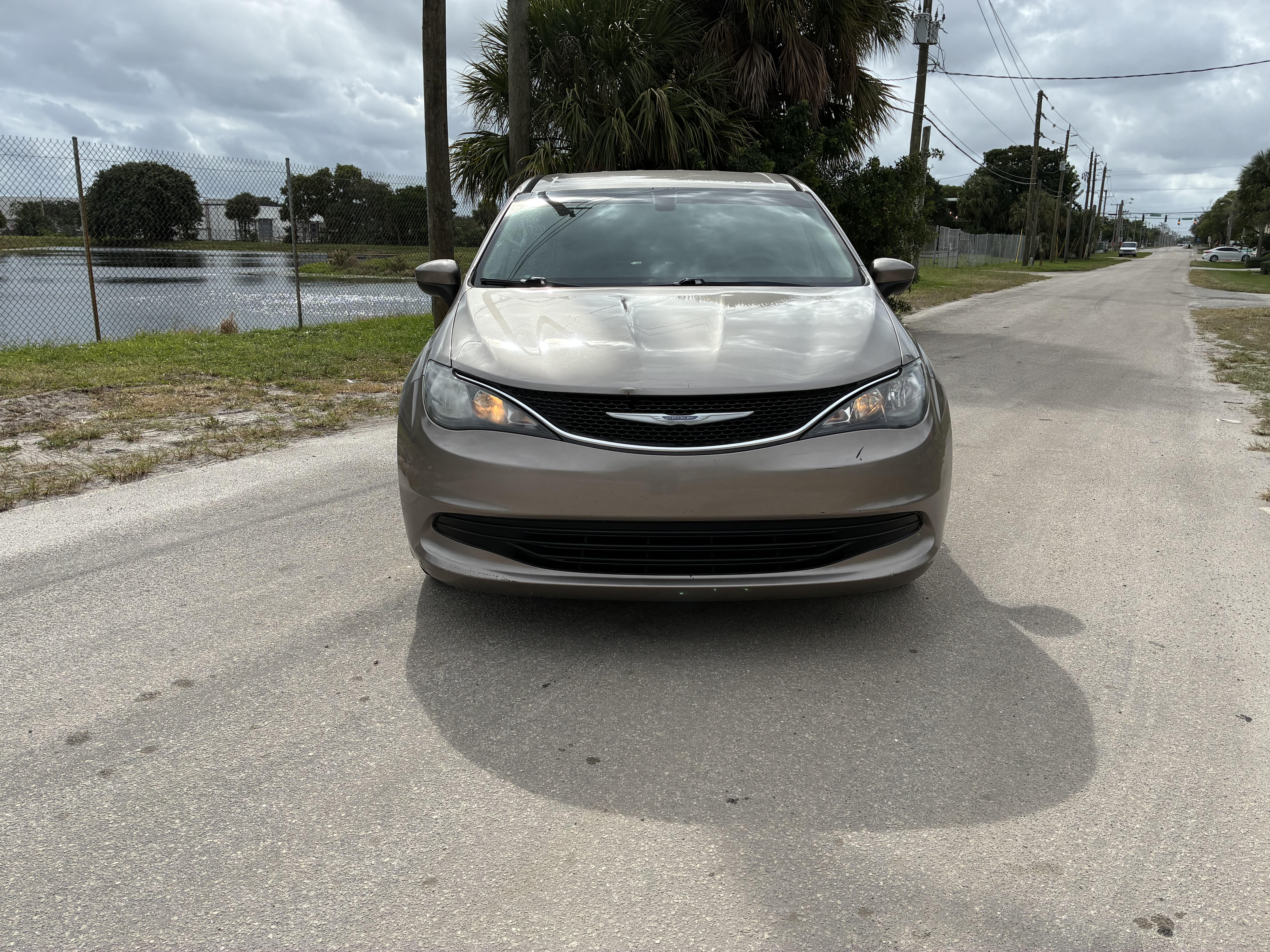 2018 CHRYSLER PACIFICA GREY
