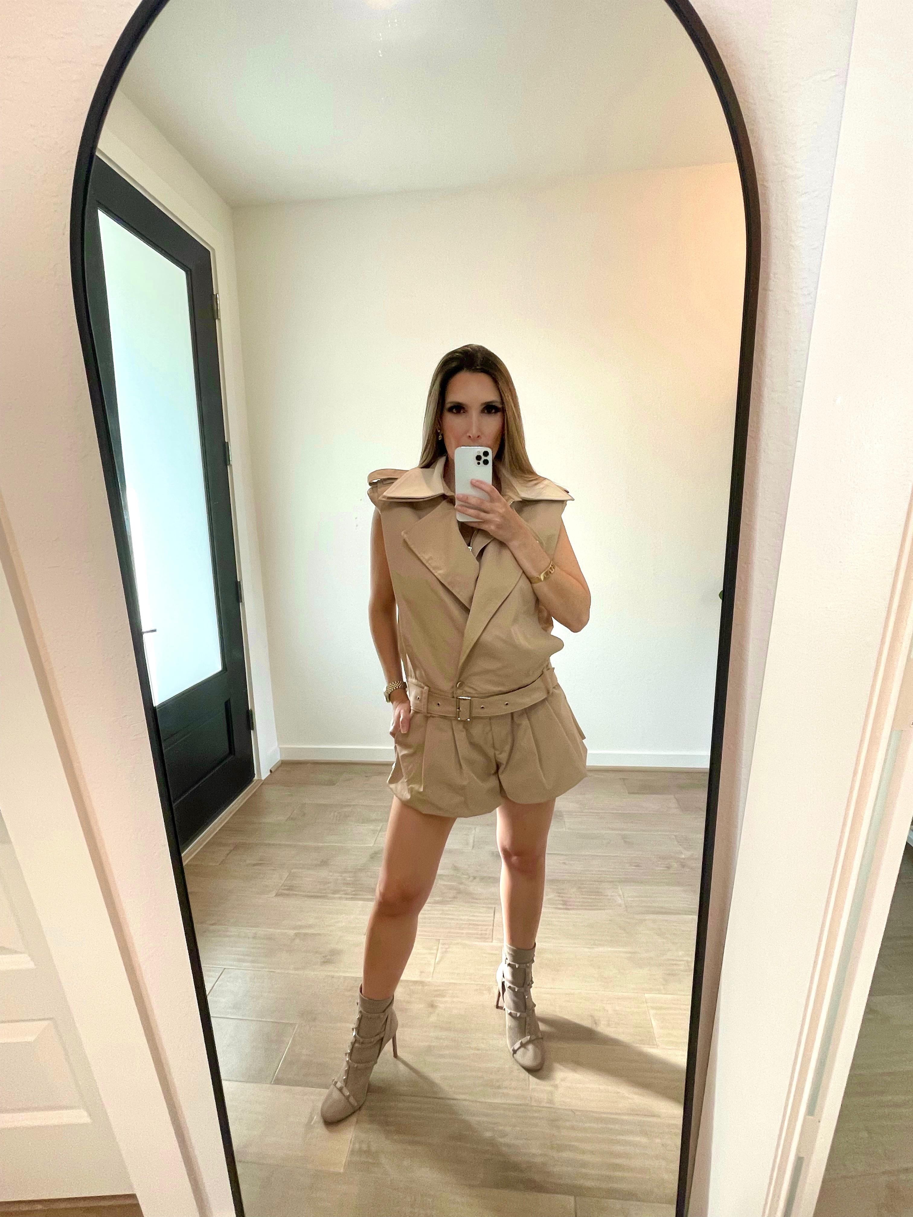 Beige Sleeveless Jacket and Ballon Shorts