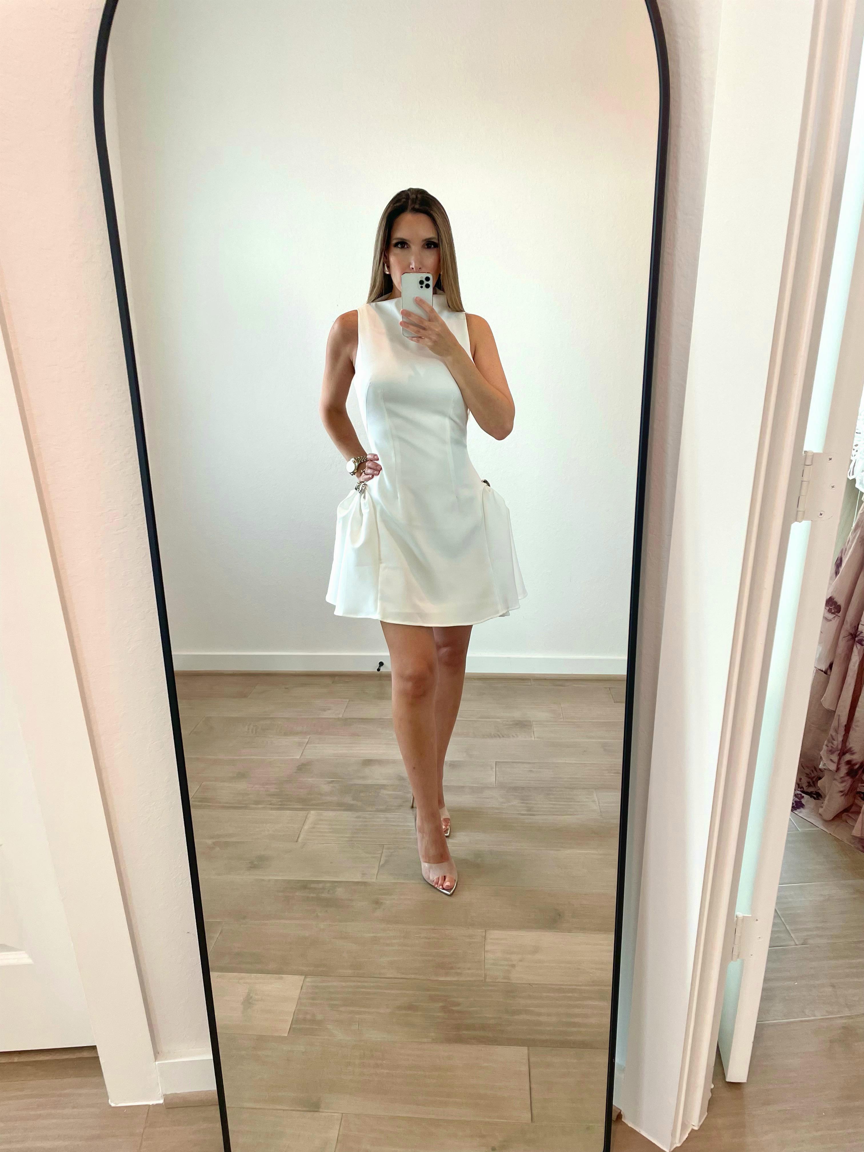 Elegant White Sleeveless Dress