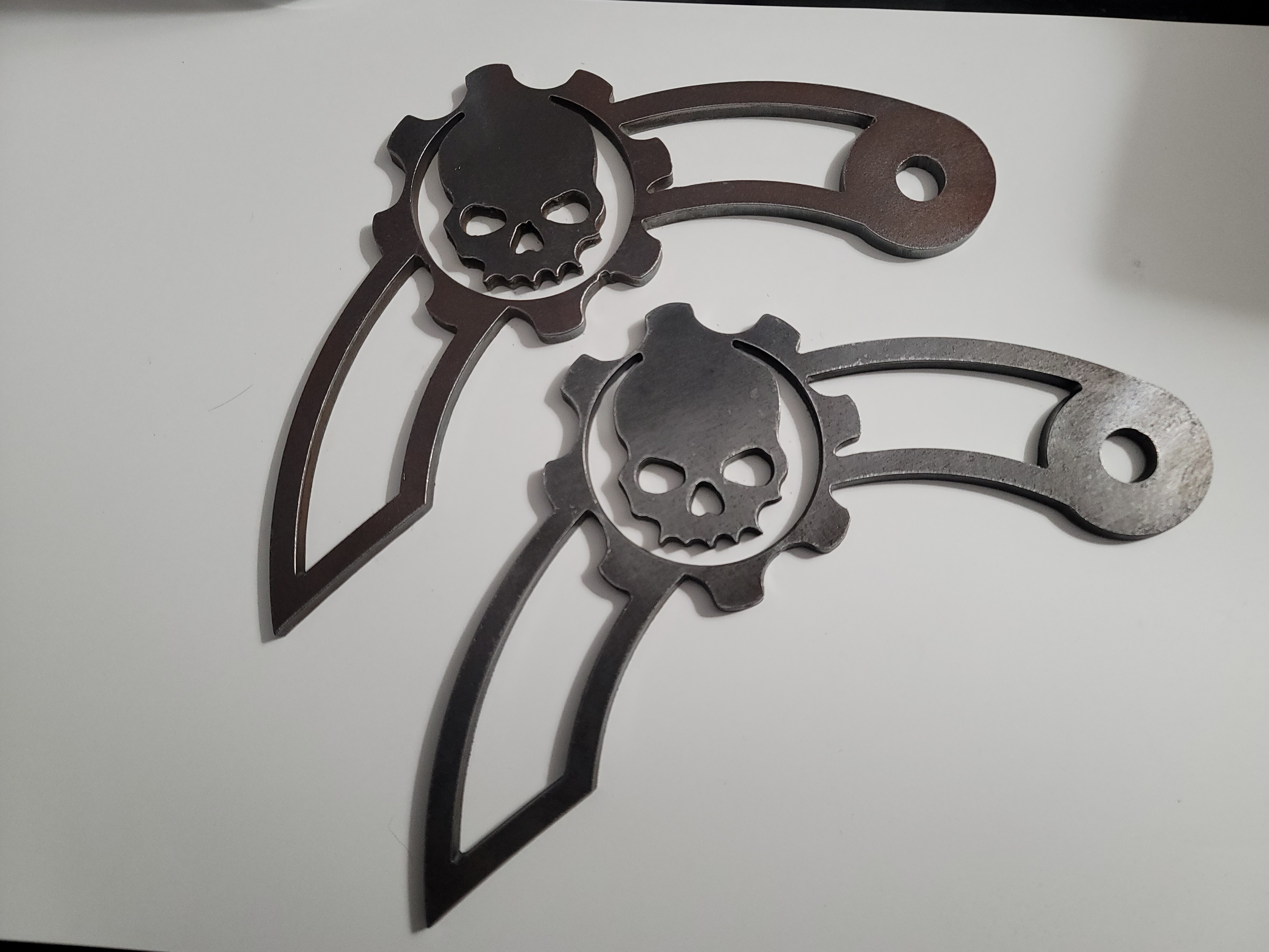 Skull hinges