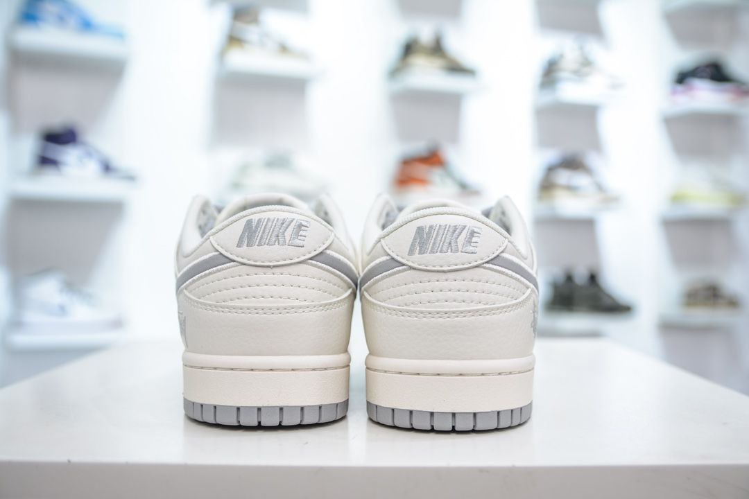 Nike Dunk Low x Stüssy 