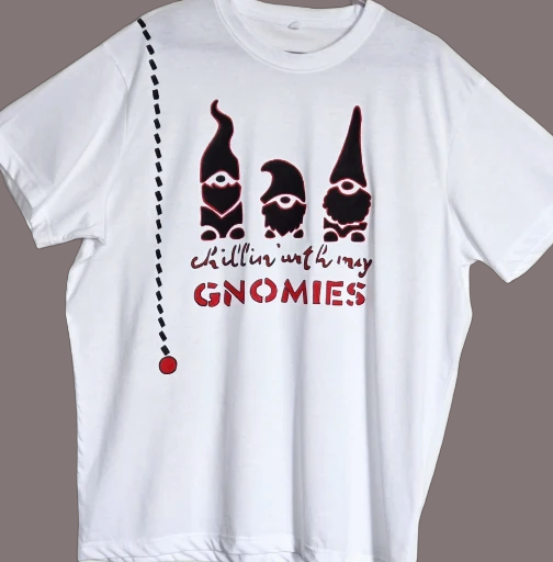 Non Gildan white Chillin' with My Gnomies T-Shirt xl size