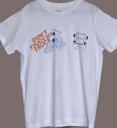 Non Gildan handpainted Graphic white T-Shirt..Large size