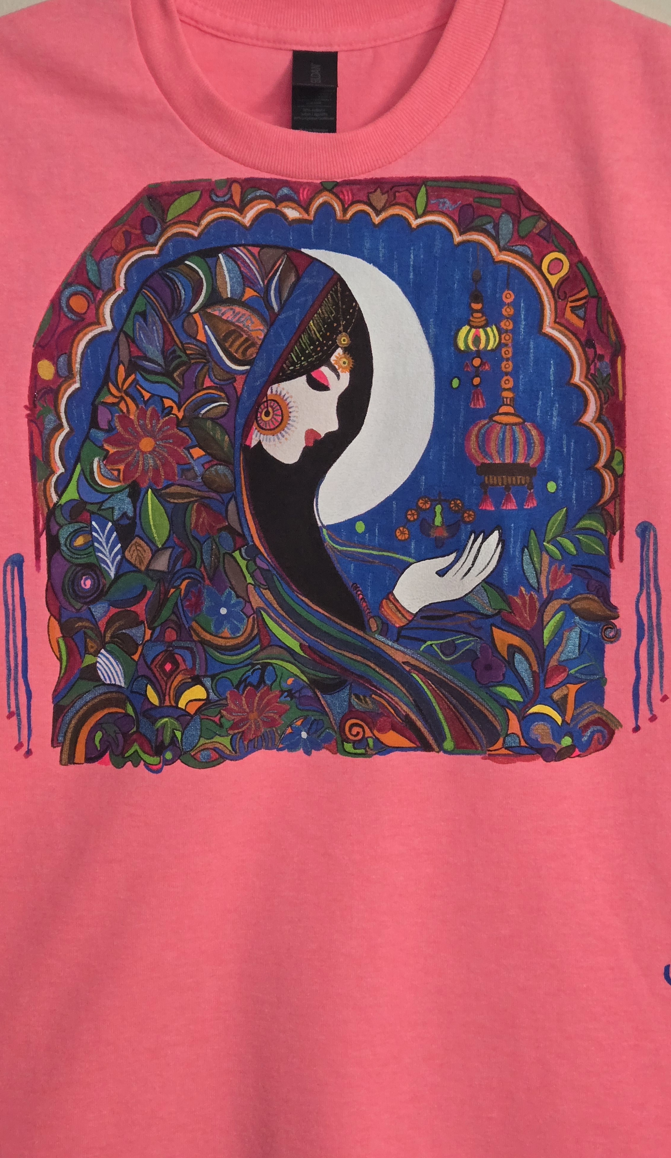 Gildan Pink Artistic handpainted mughal queen T-Shirt small size 