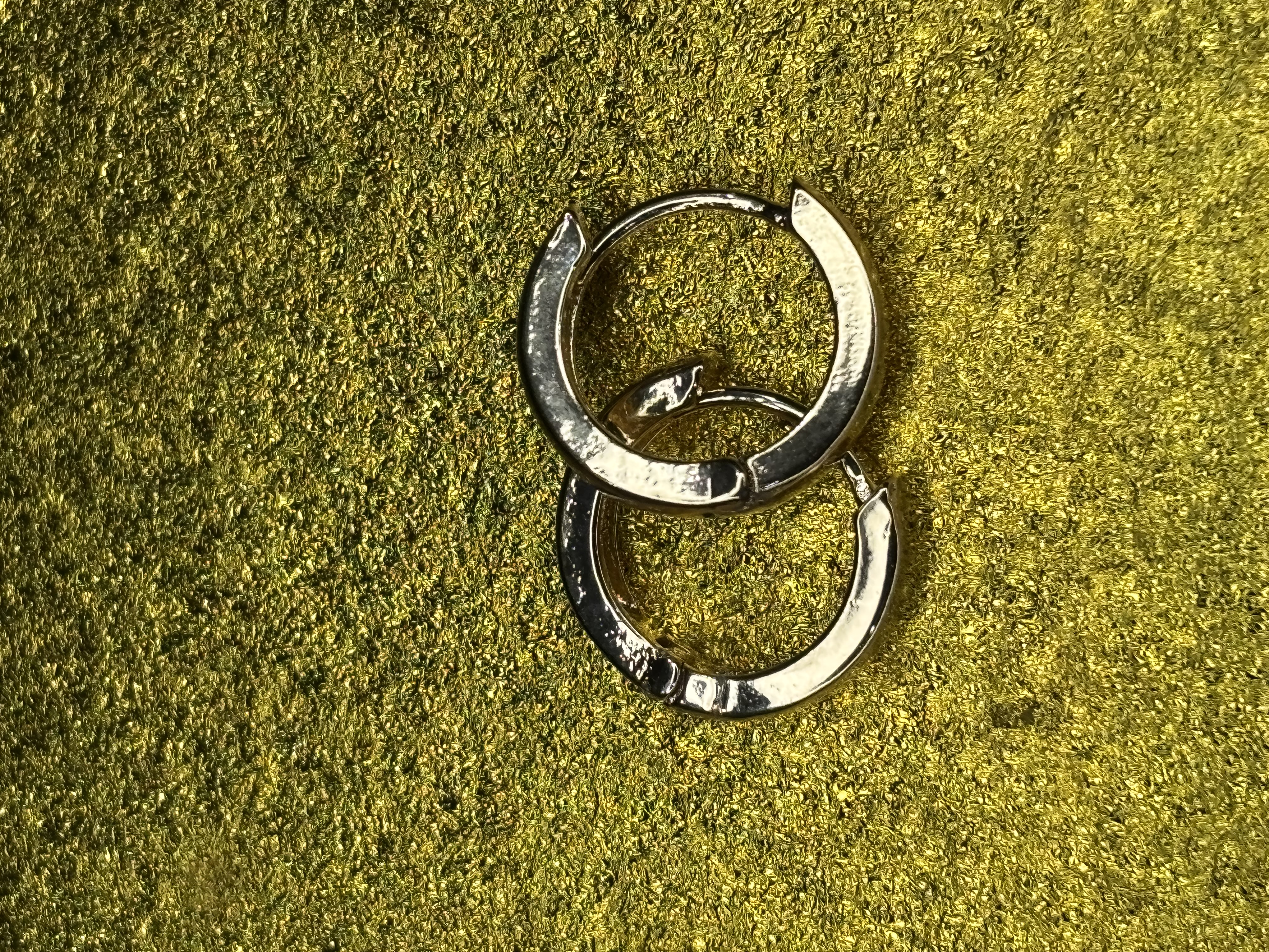 Minimalist Small Gold Color Huggies Hoop Earrings for Women Round Circle Tiny Ear Buckle Cartilage Punk Jewelry 5/8 inch with gift box