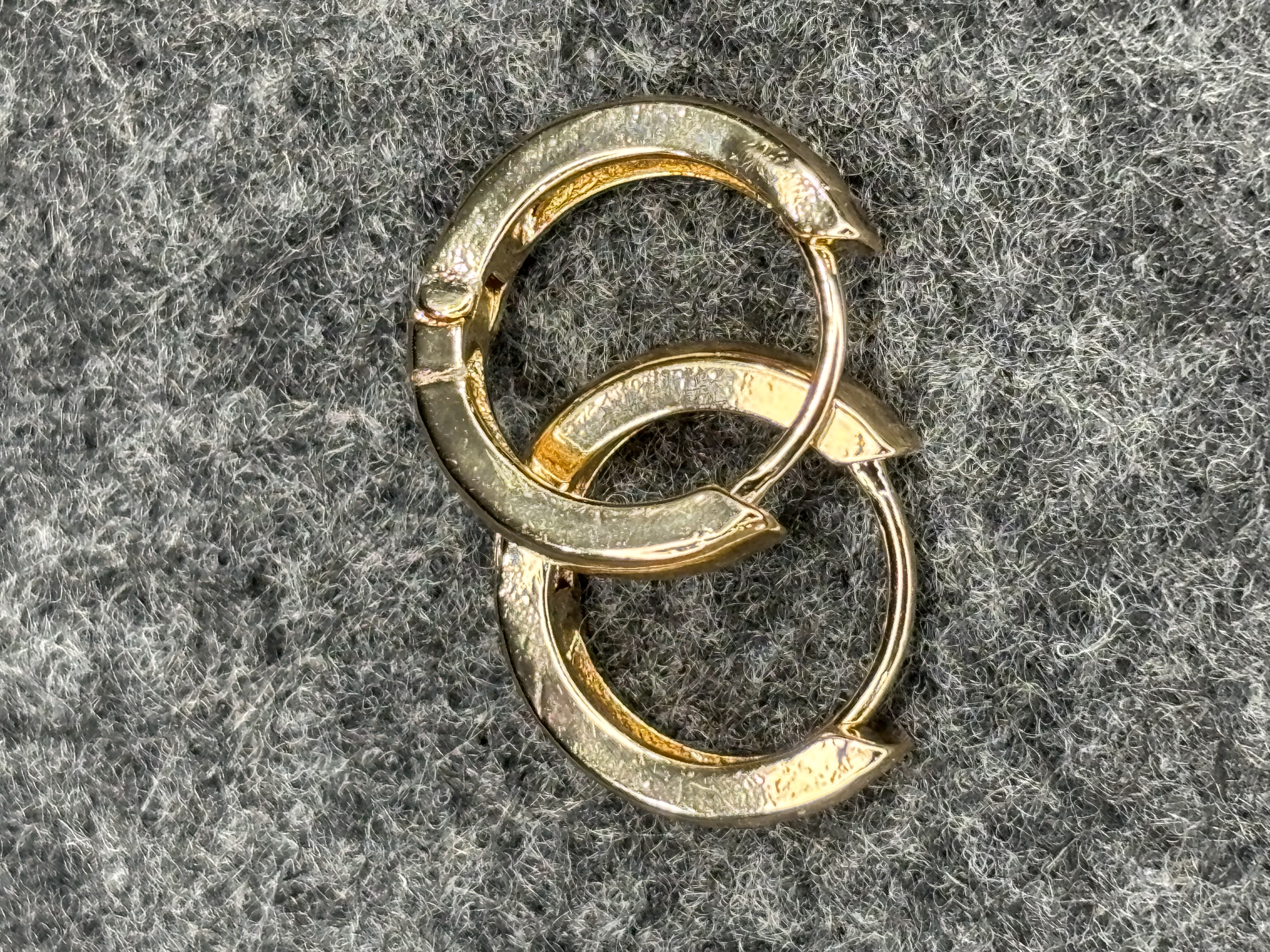 Minimalist Small Gold Color Huggies Hoop Earrings for Women Round Circle Tiny Ear Buckle Cartilage Punk Jewelry 5/8 inch with gift box