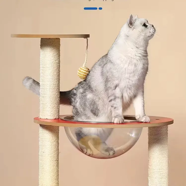 Nachhaltiger Katzenbaum mit Kratzstangen
