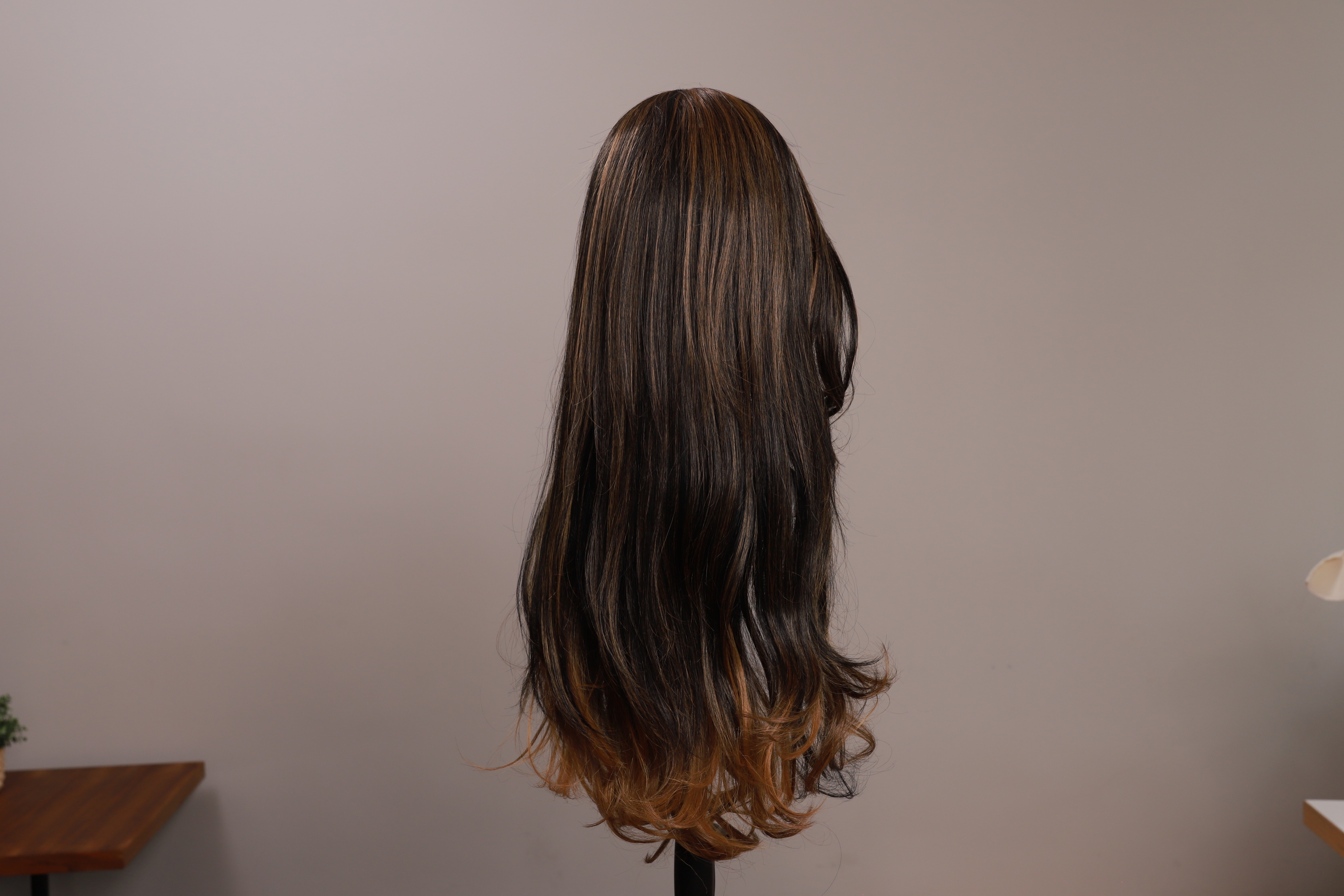 Braune Perücke mit Ombré Effekt
