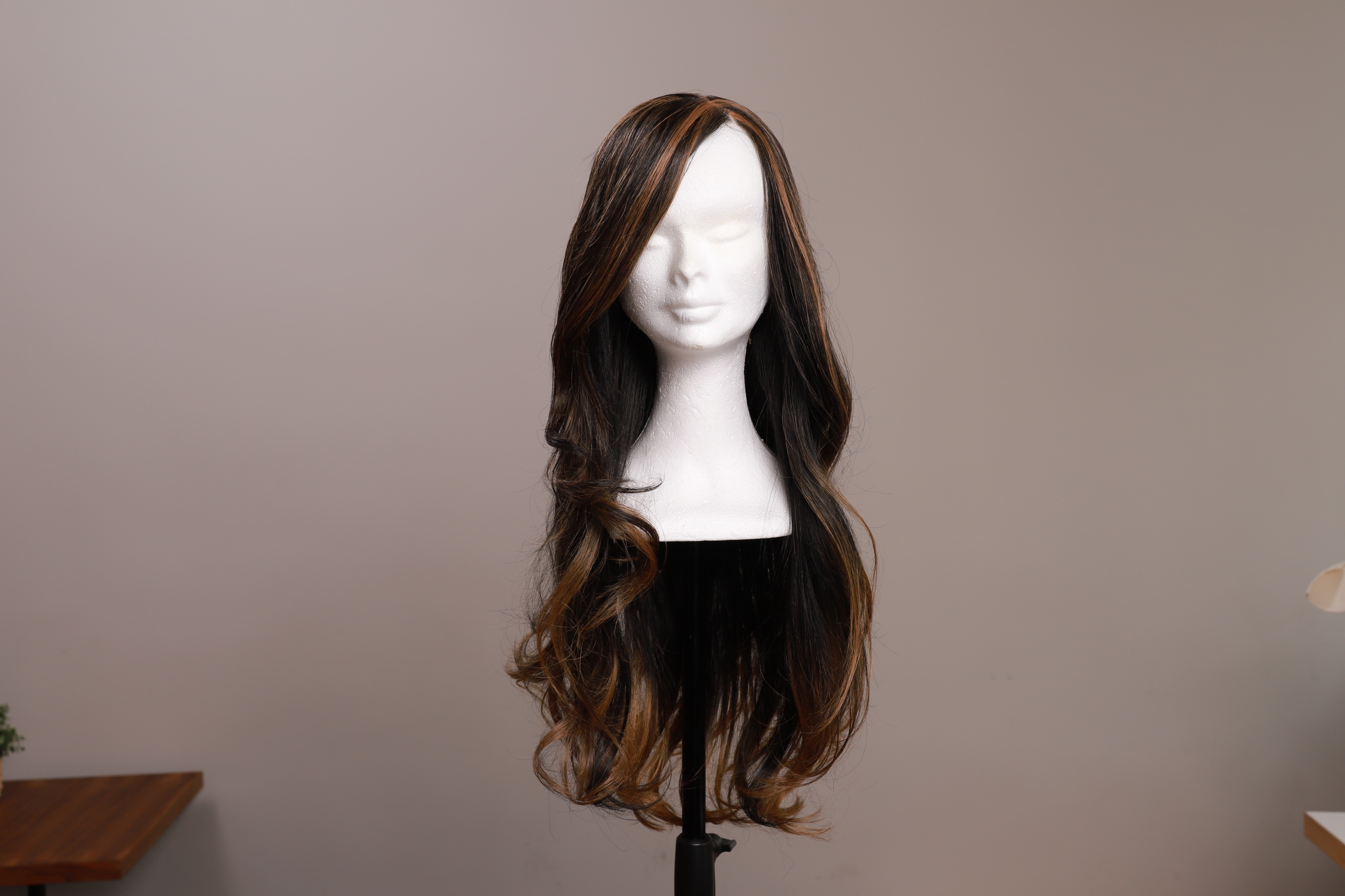 Braune Perücke mit Ombré Effekt