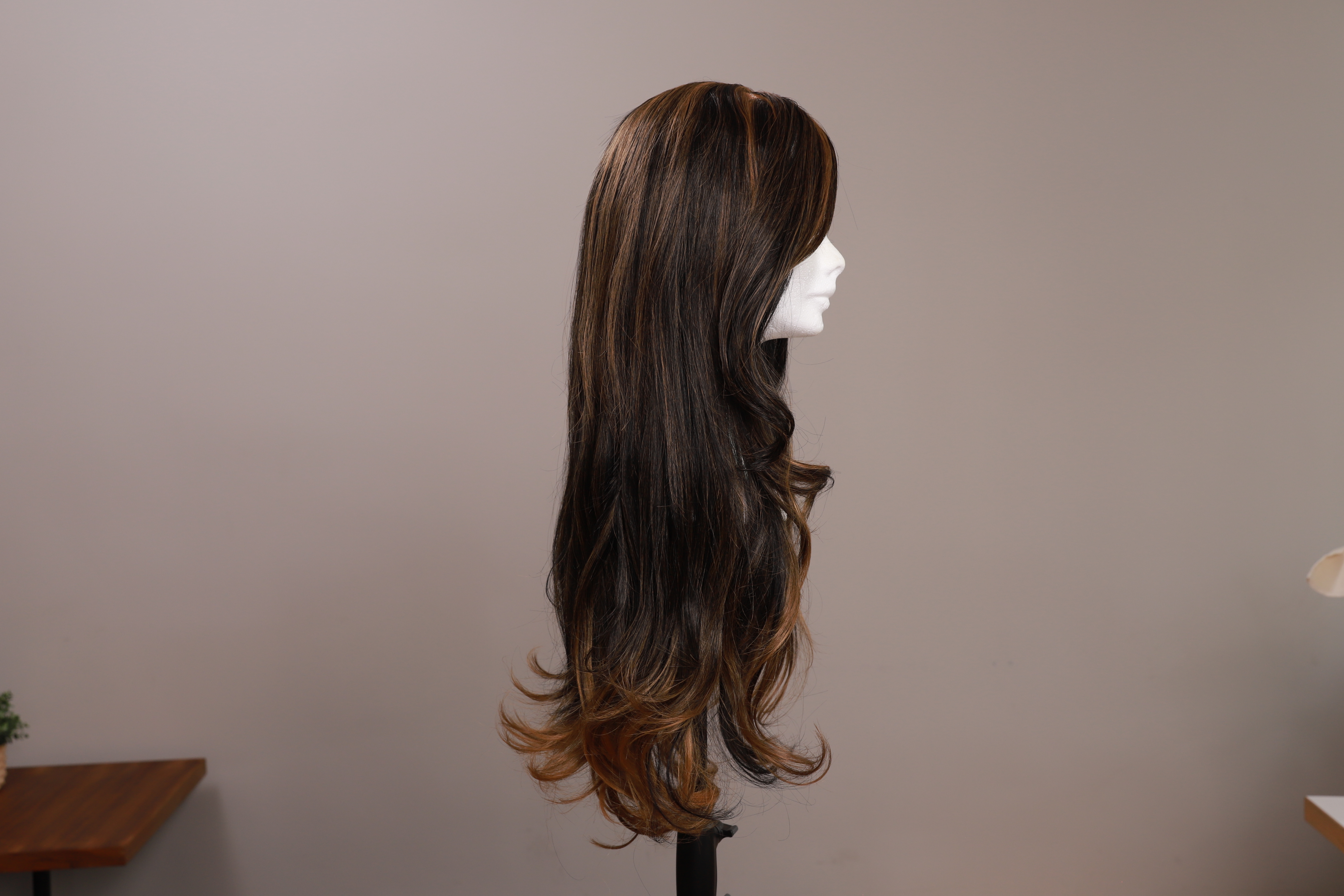 Braune Perücke mit Ombré Effekt
