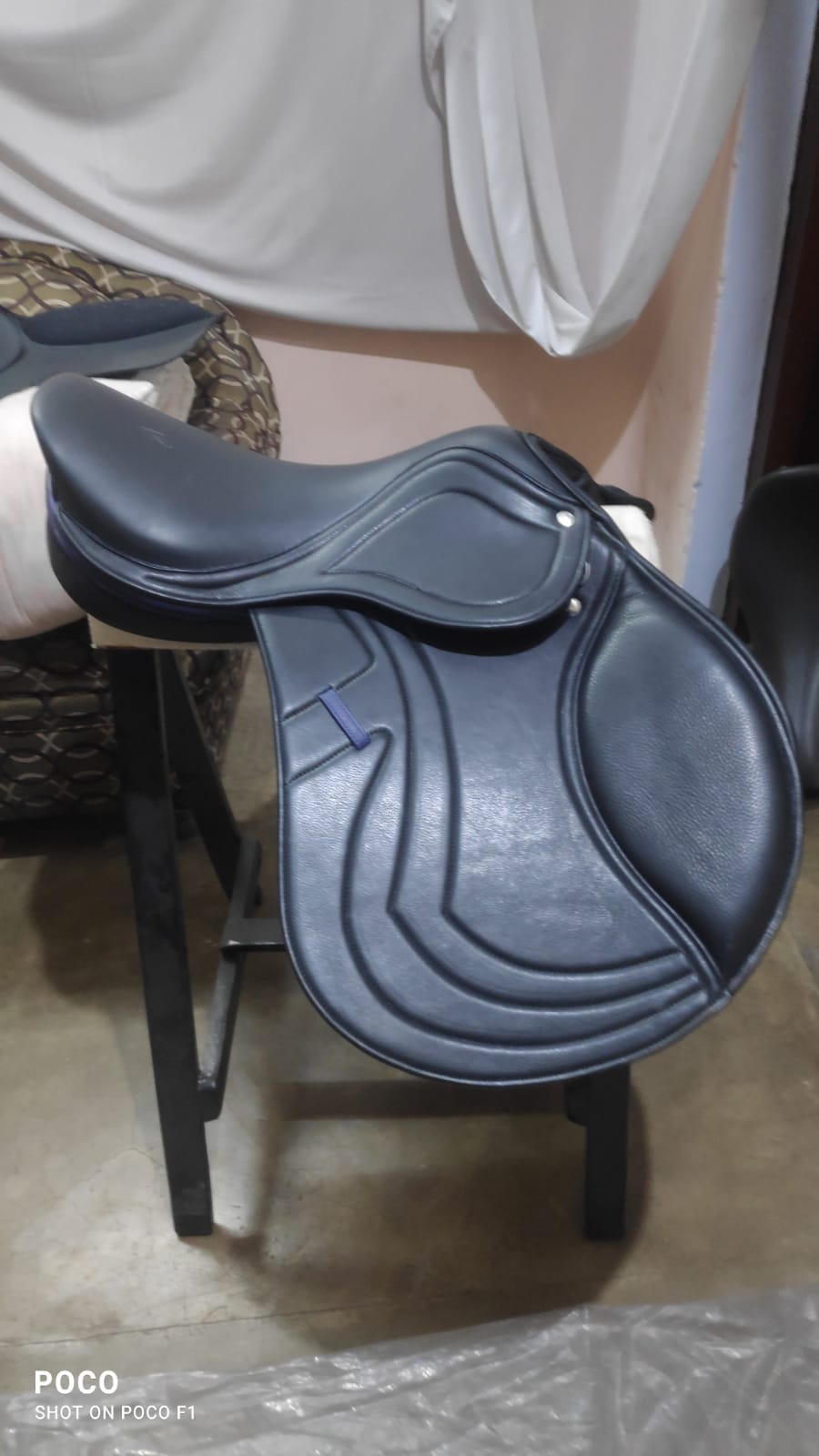 SADDLE SHOW JUMPING 