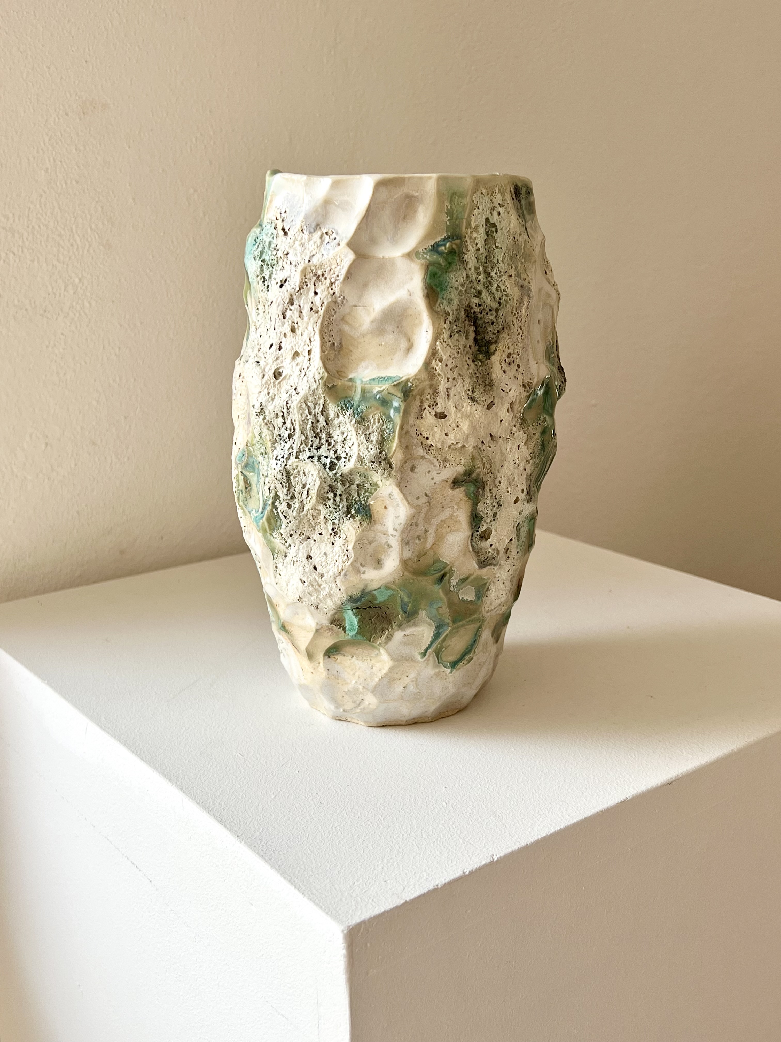 vase ~ the space in between