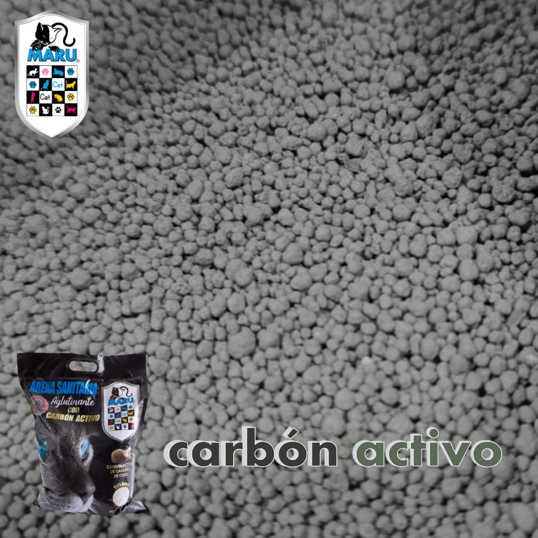 Arena sanitaria con carbón activo