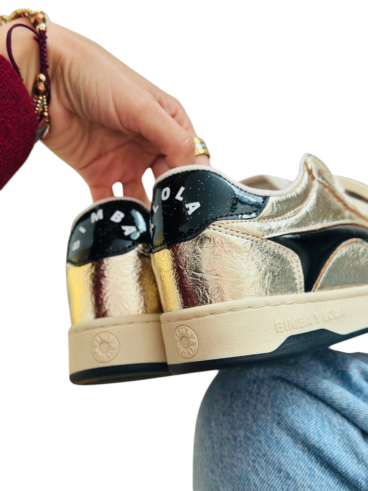 Tenis dorado y negro “Bimba y Lola”