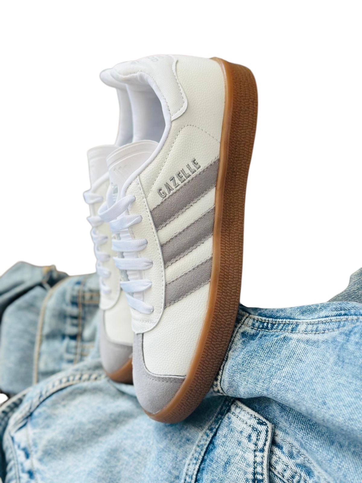 Tenis “Adidas” Gazelle blanco/gris