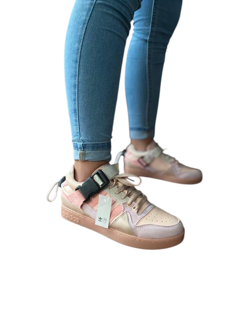 Tenis “Adidas” Bad Bunny Rosa 