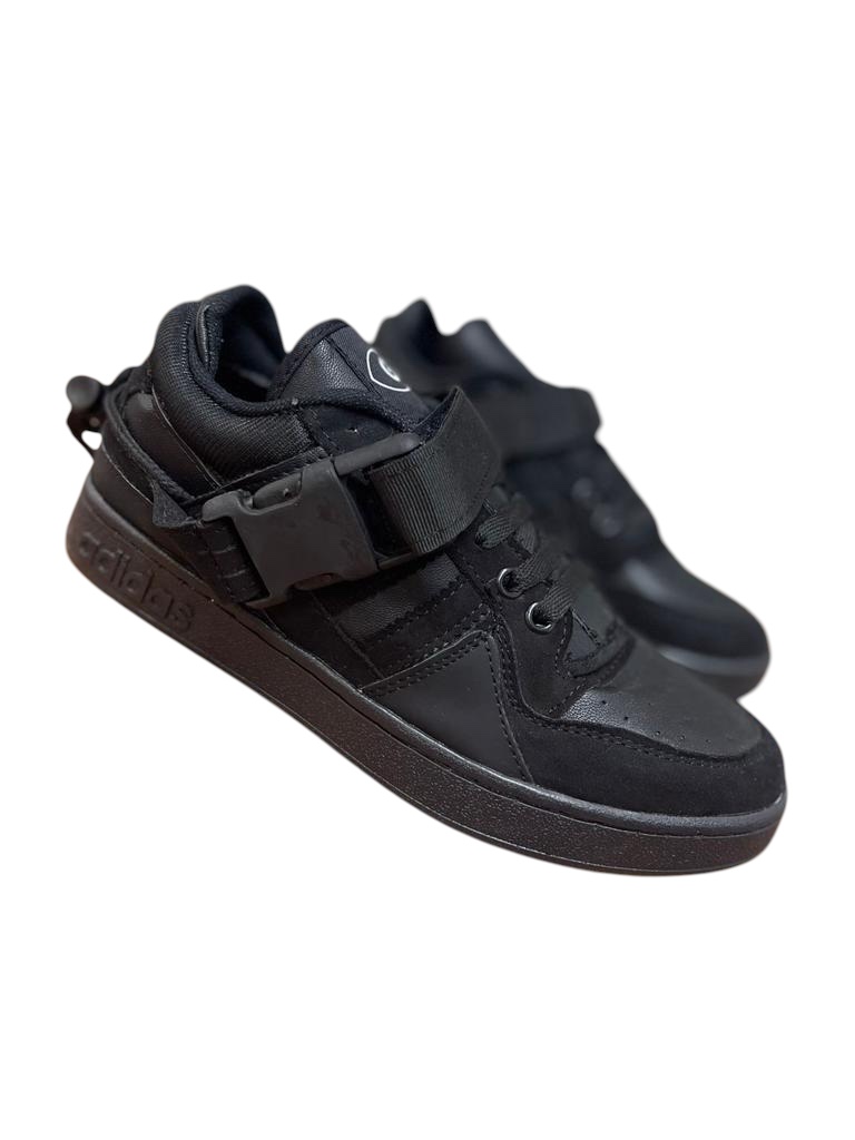 Tenis “Adidas” Bad Bunny negro 